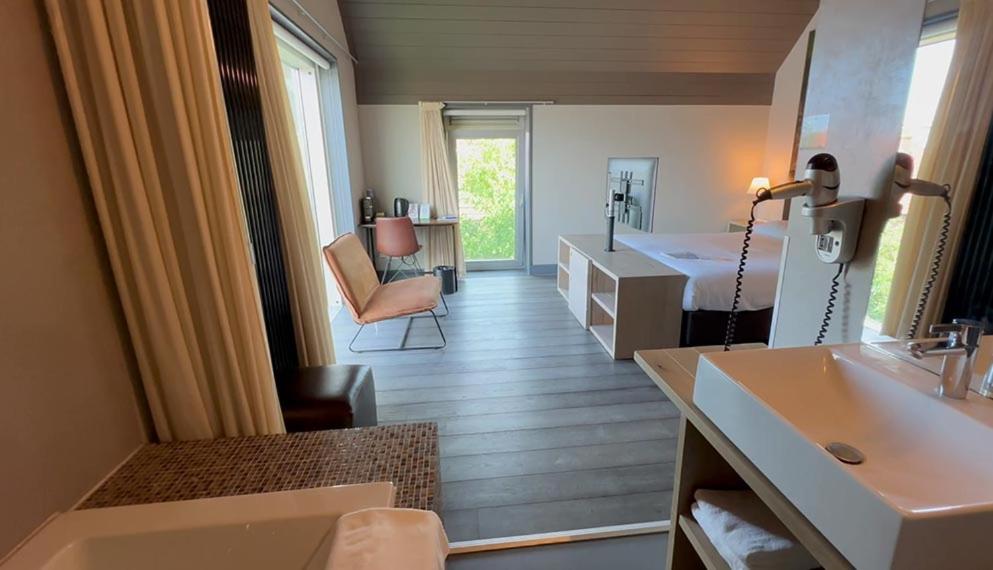 Suite - Photo 4