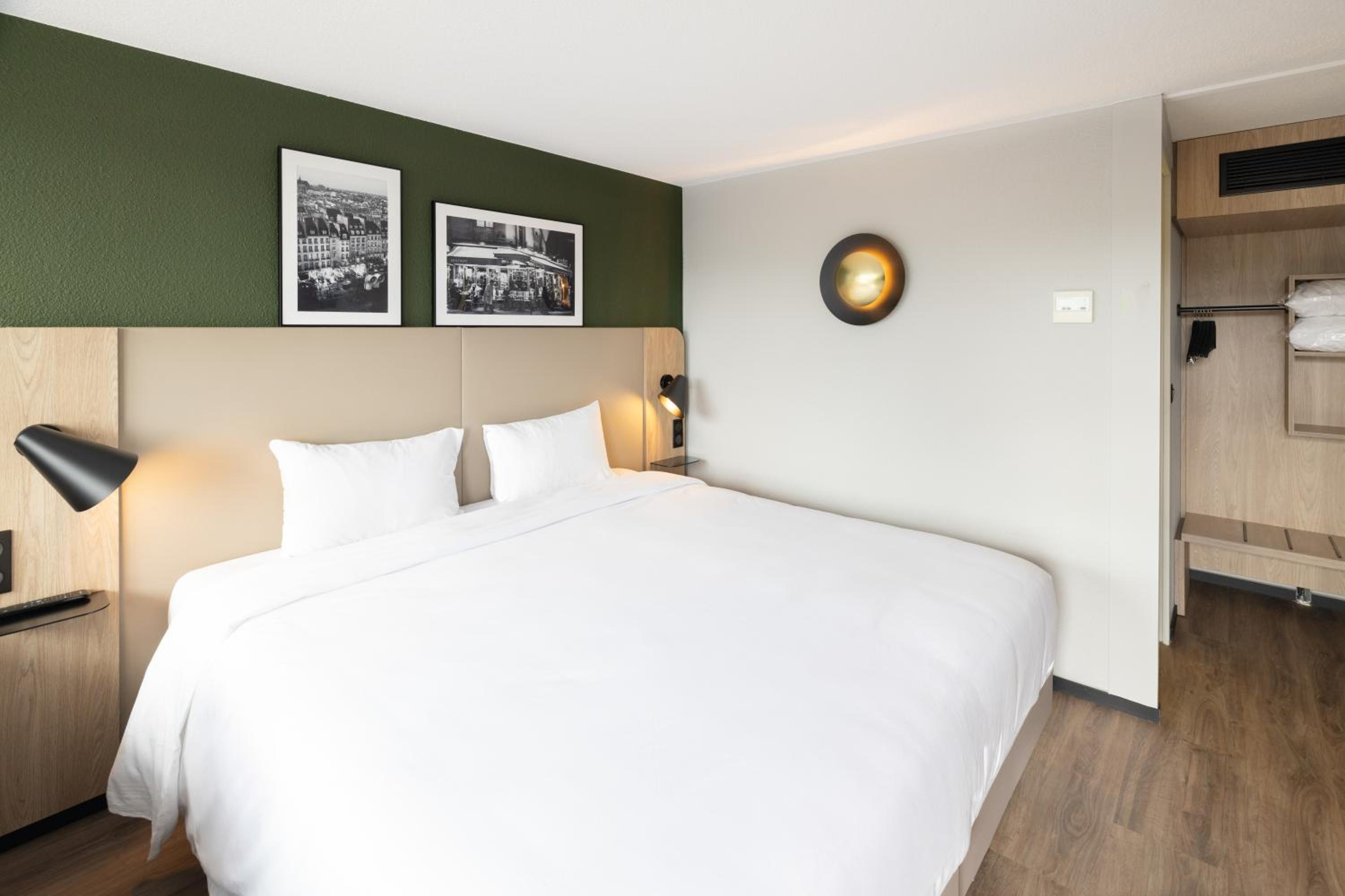 Standard Room - 1 Queen Bed - Photo 10