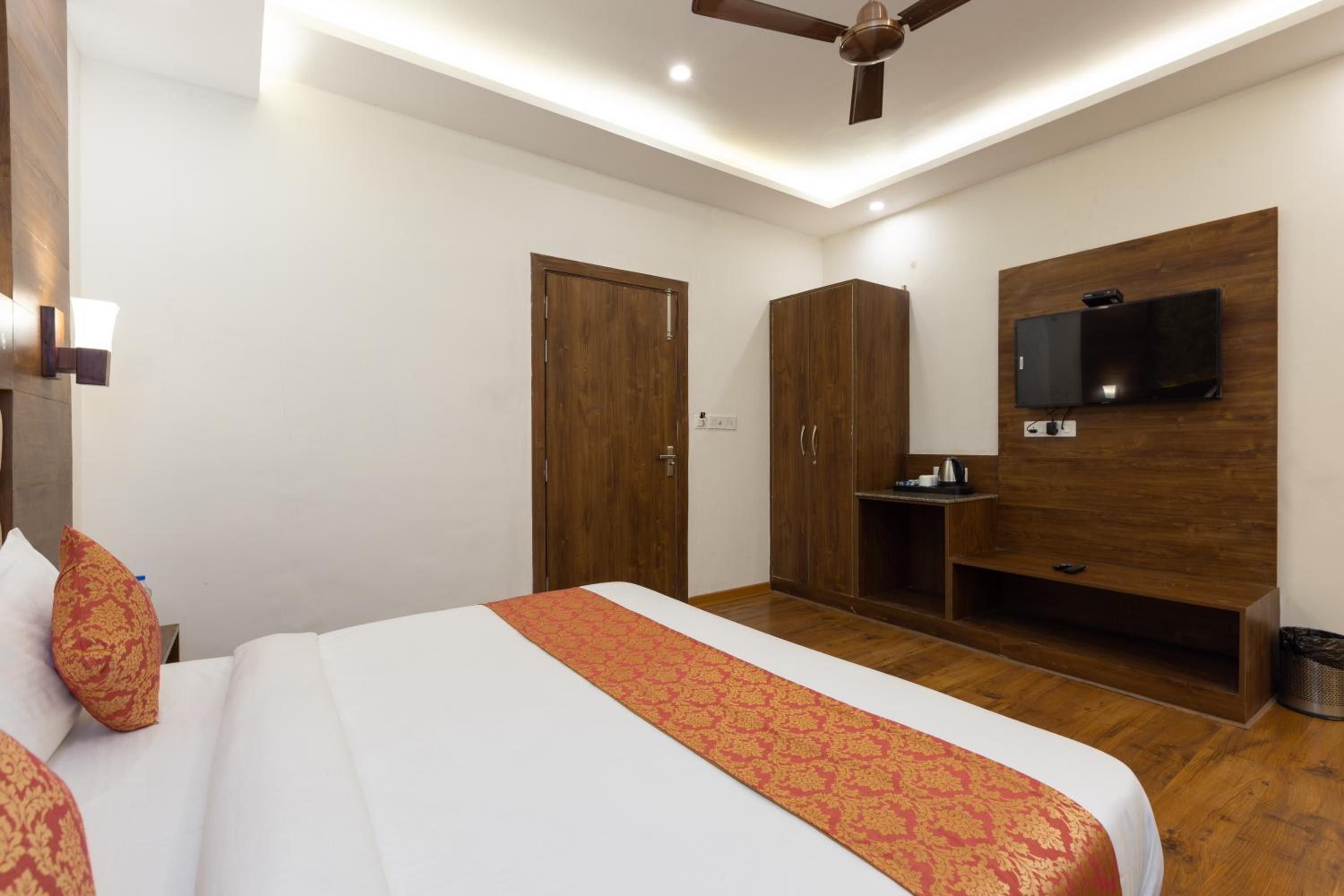 Deluxe Room - Photo 2