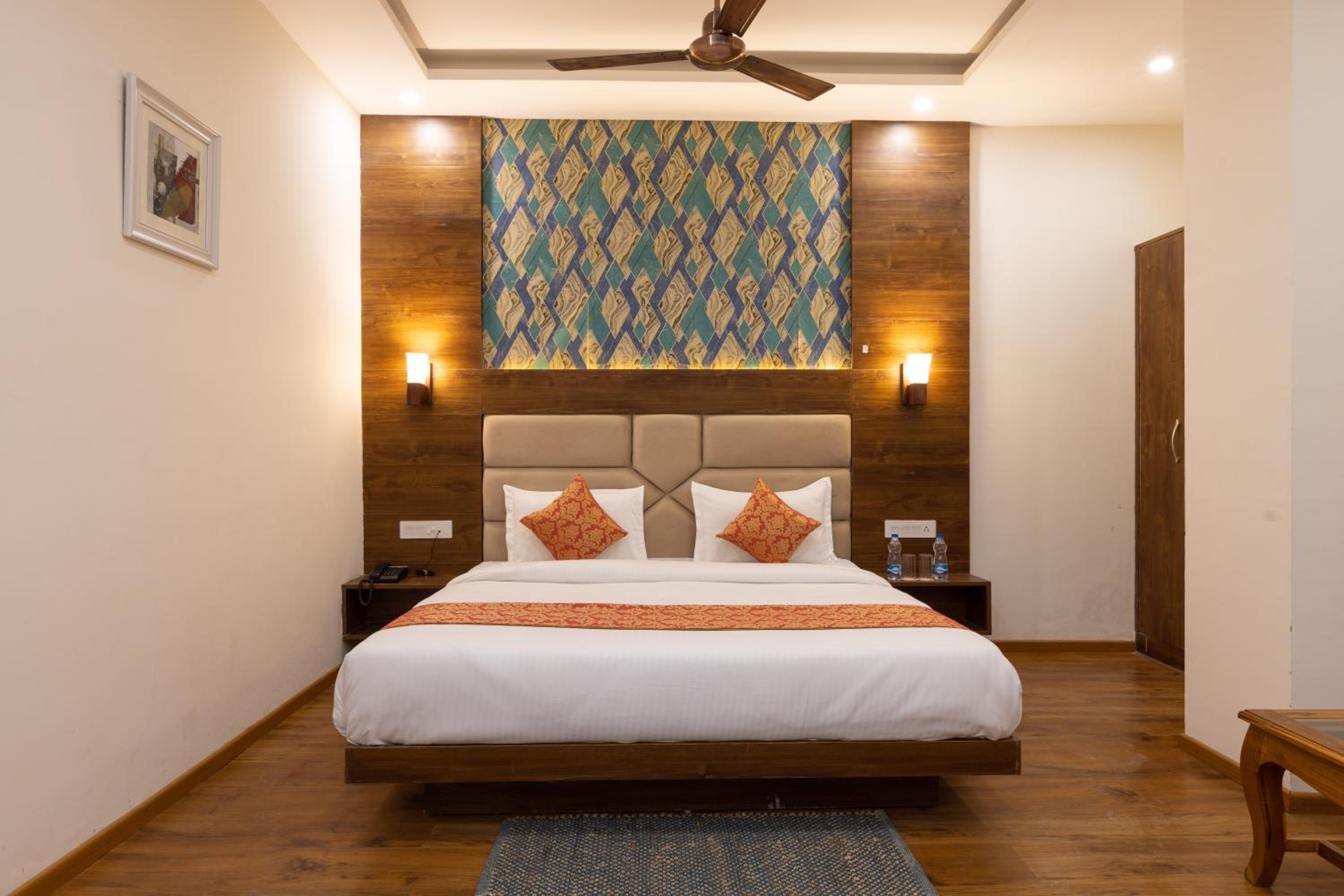 Deluxe Room - Photo 7