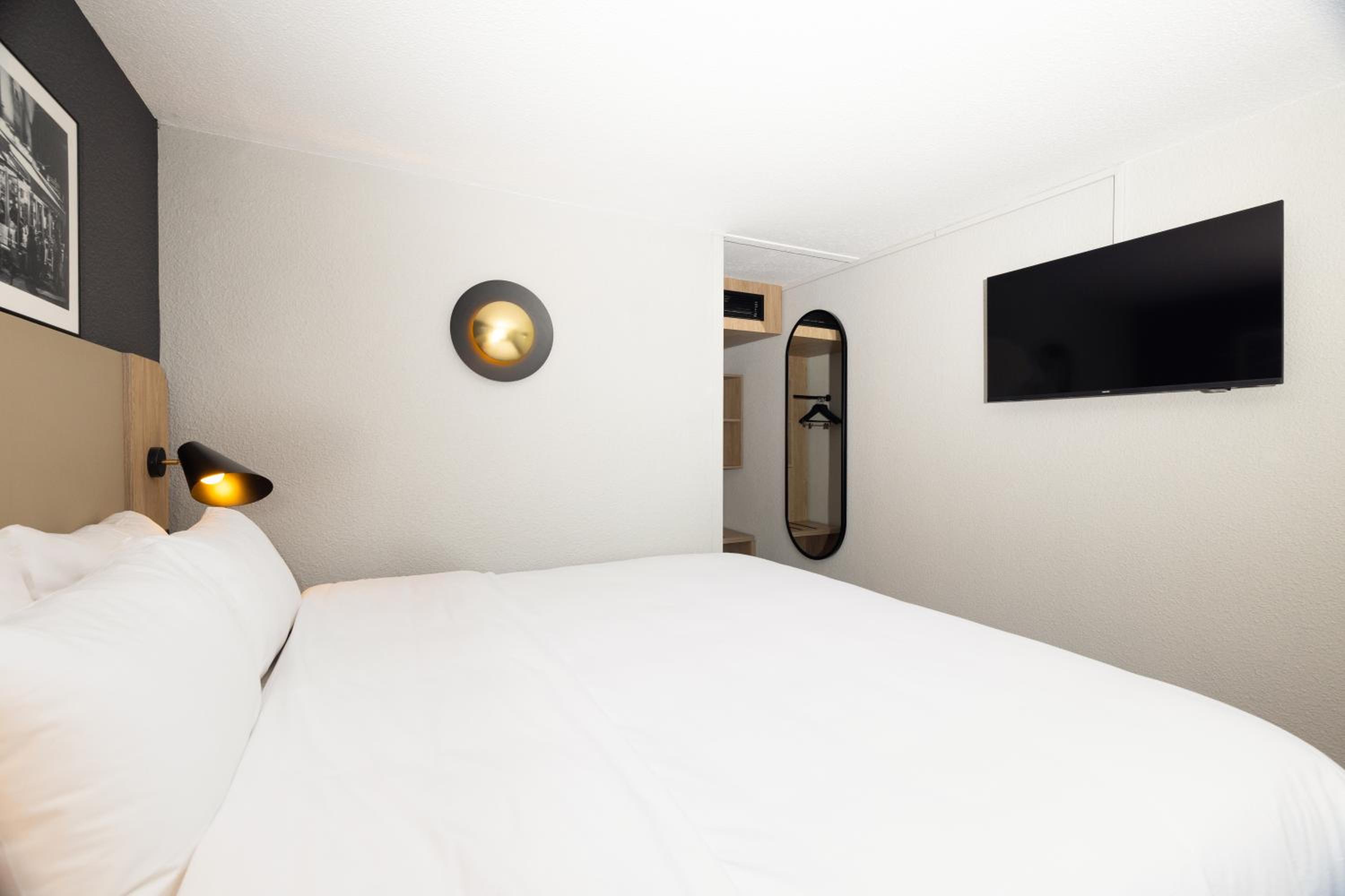 Superior Room - 1 King Bed - Photo 10