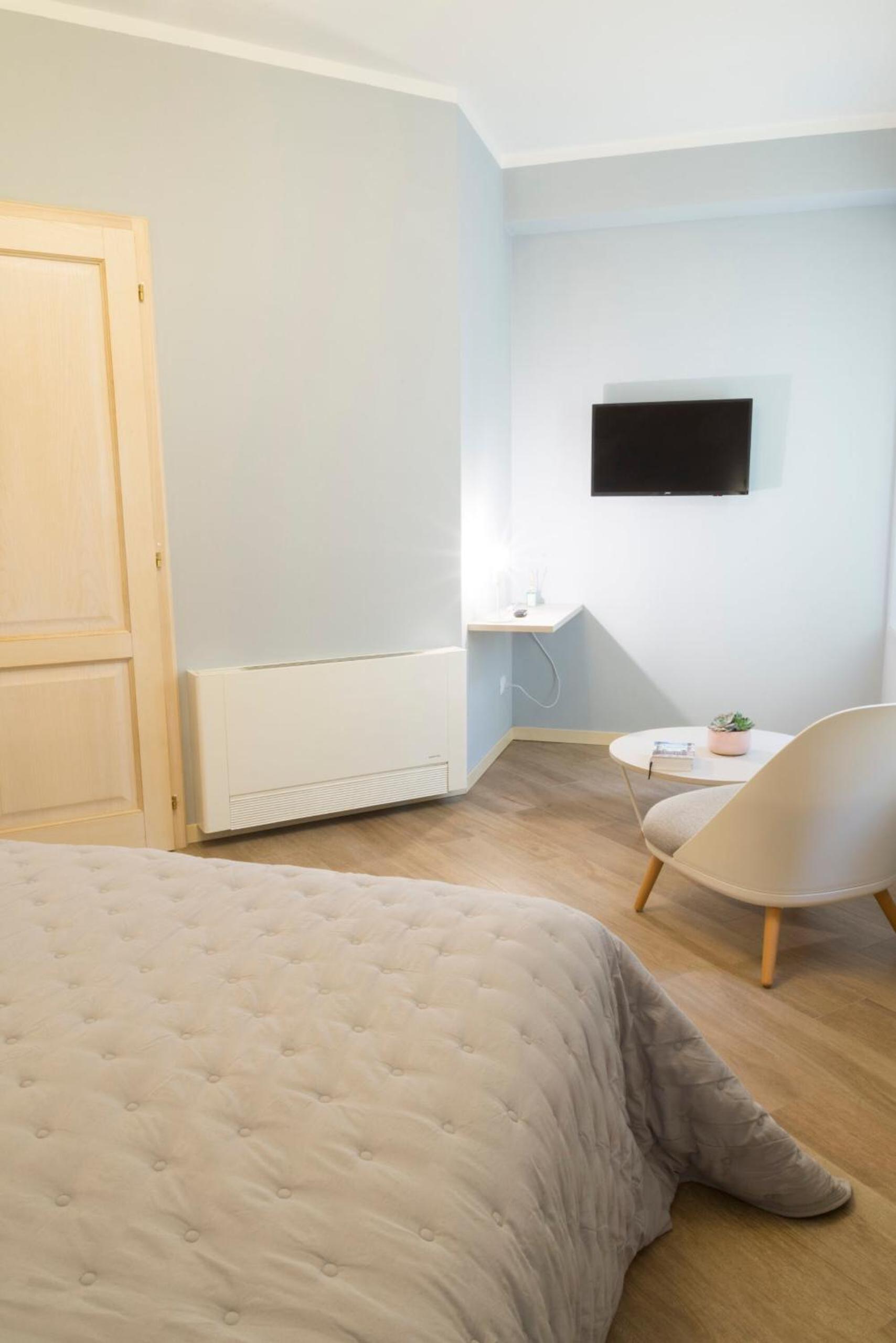 Double Room - Photo 2