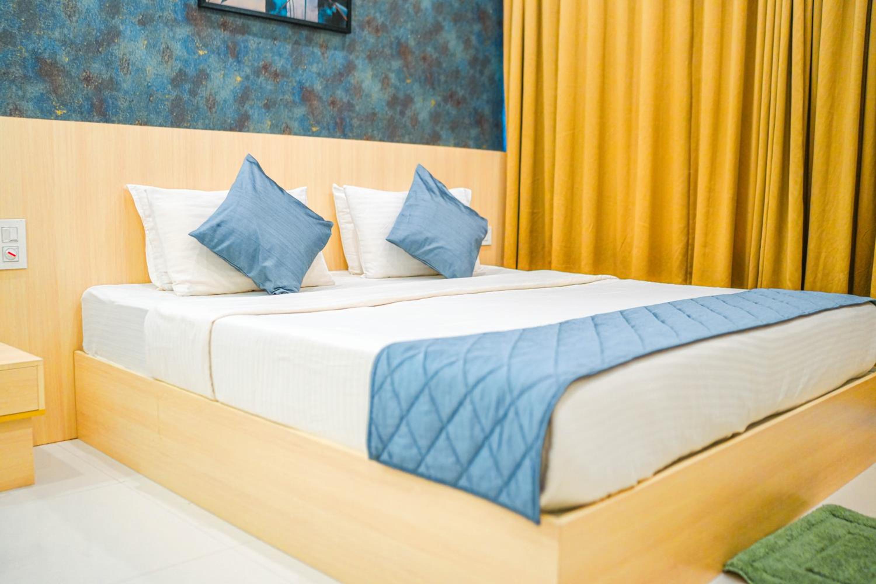 Deluxe Double Room - Photo 9