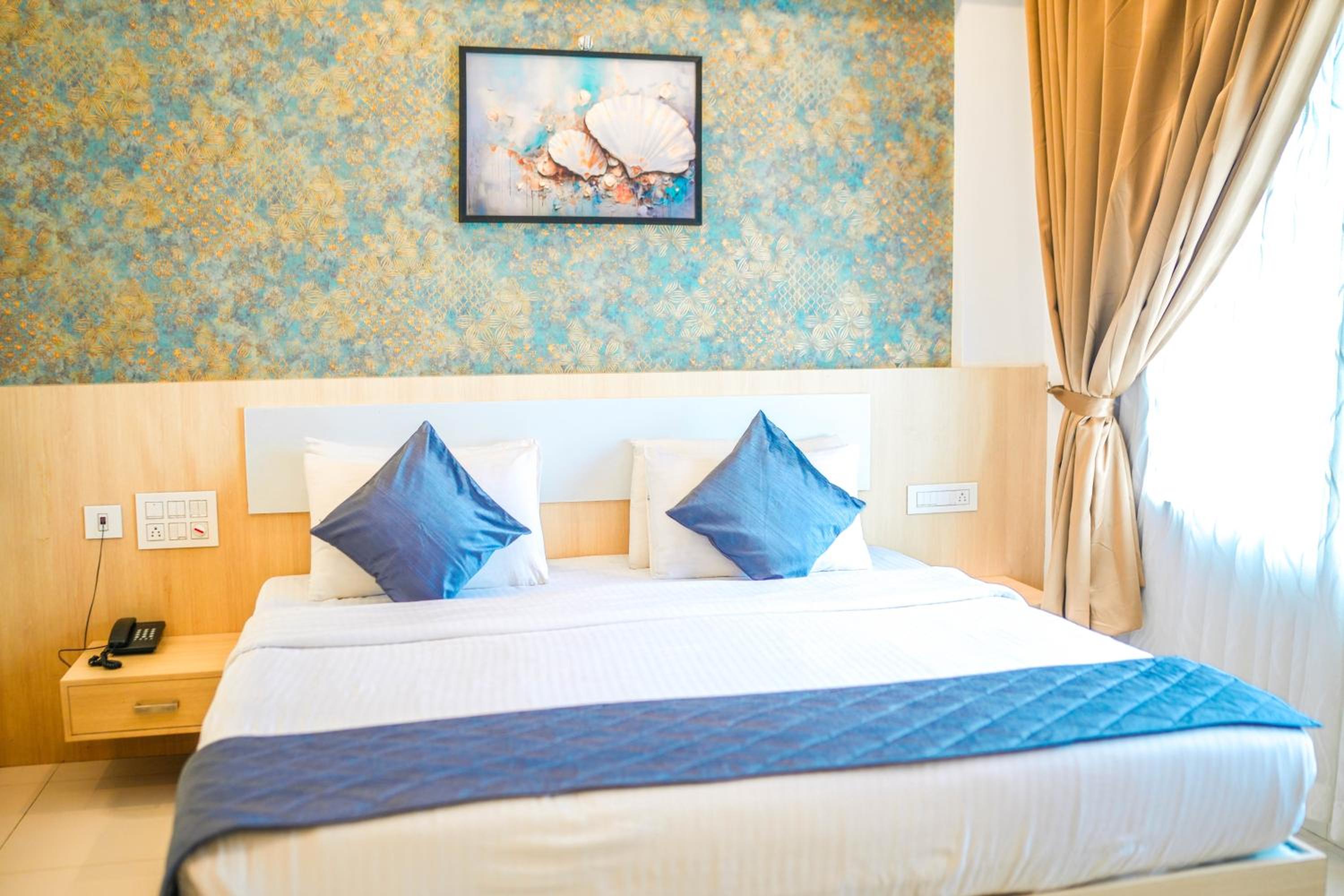 Deluxe Double Room - Photo 10