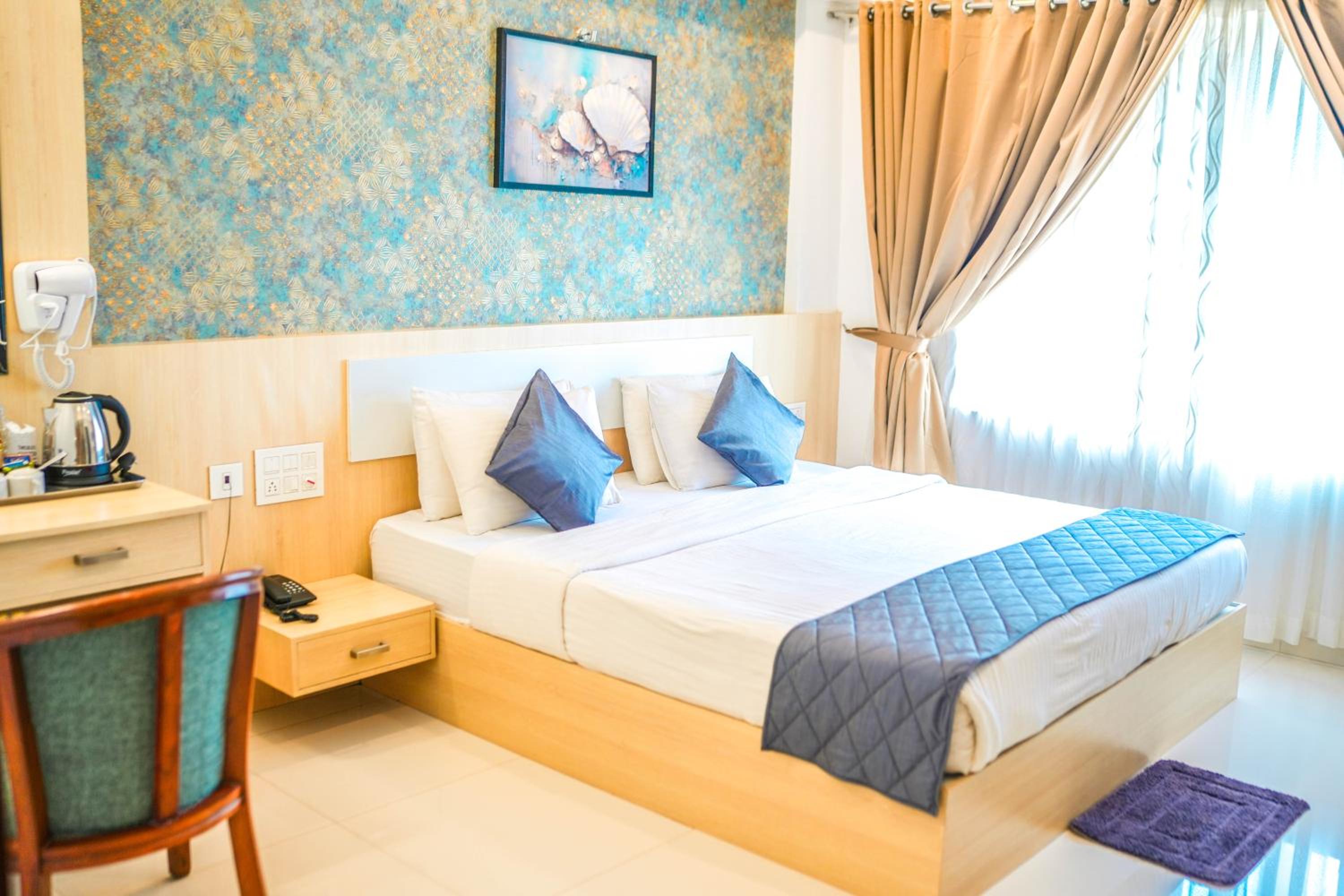Deluxe Double Room - Photo 8