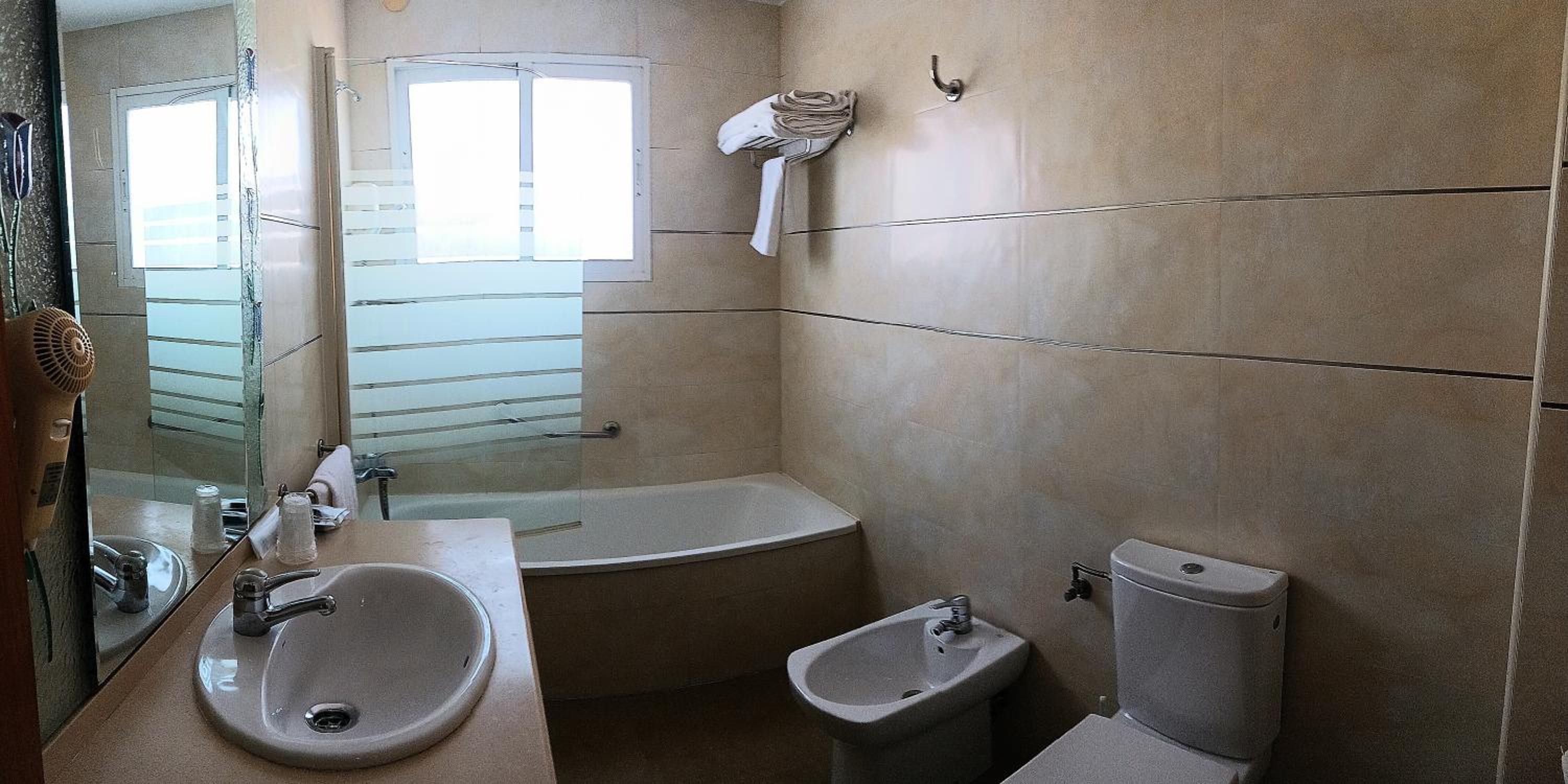 Double Room with Extra Bed (3 Adults) photo 2