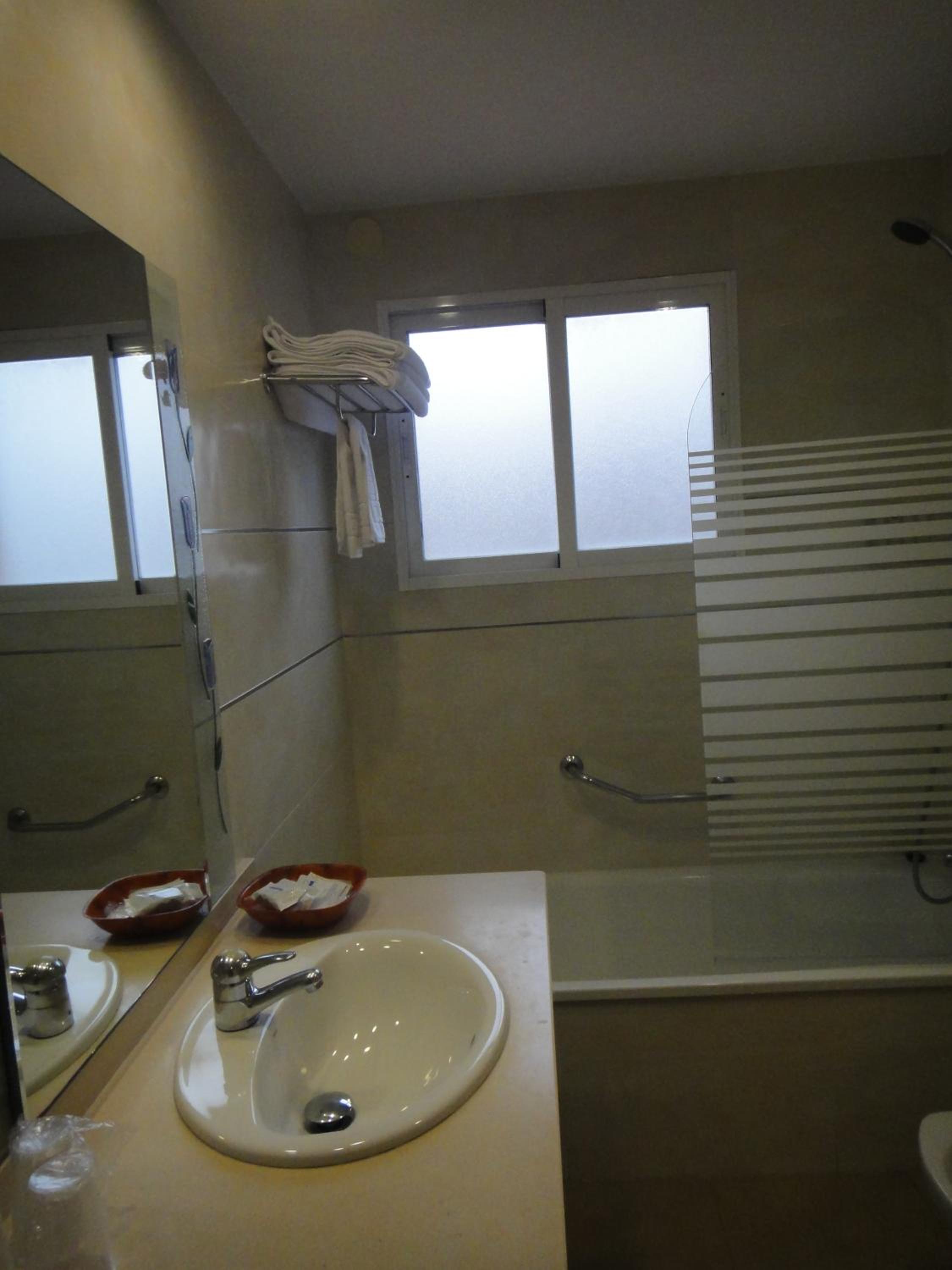 Double Room with two Extra Beds photo 3