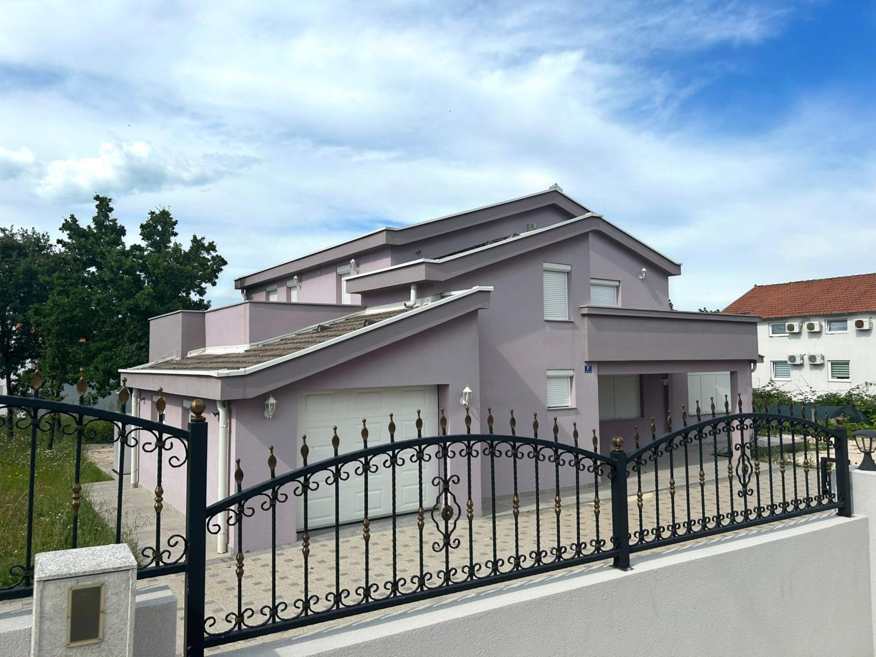 Villa photo 1
