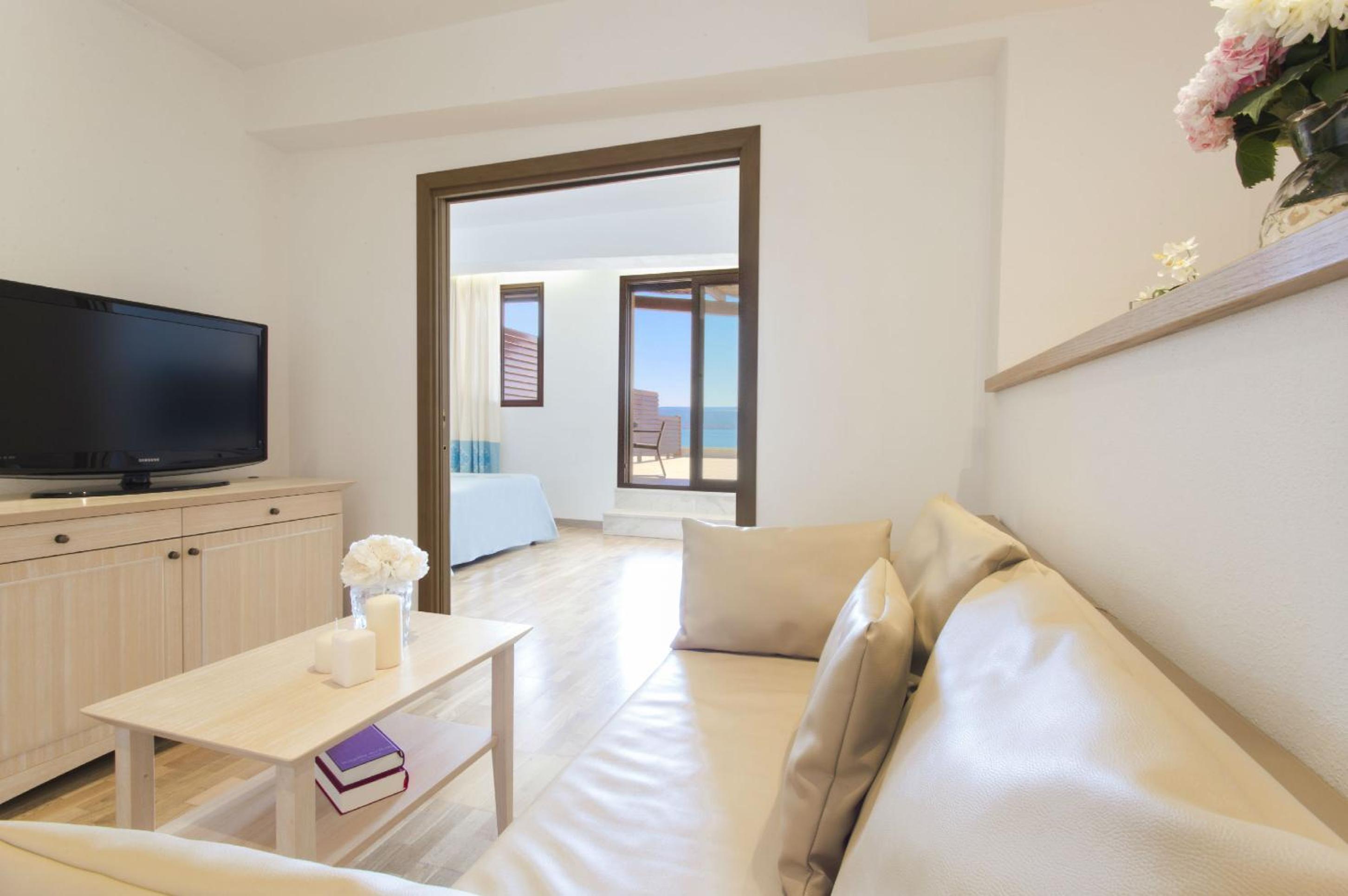 Junior Suite with Sea View - Photo 5