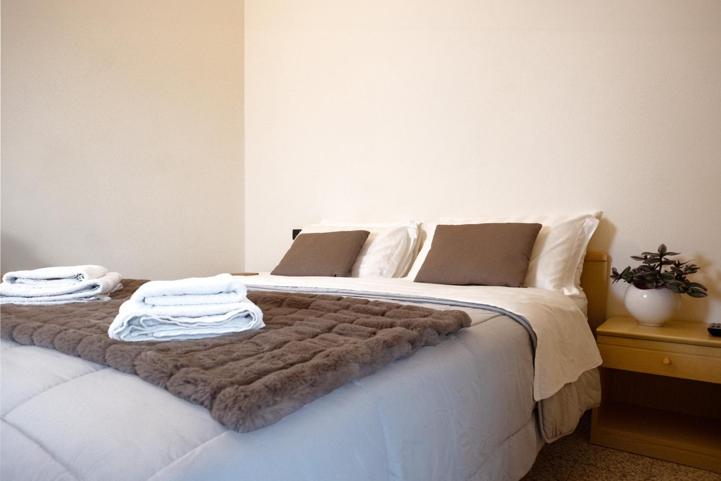Standard King Room - Photo 1
