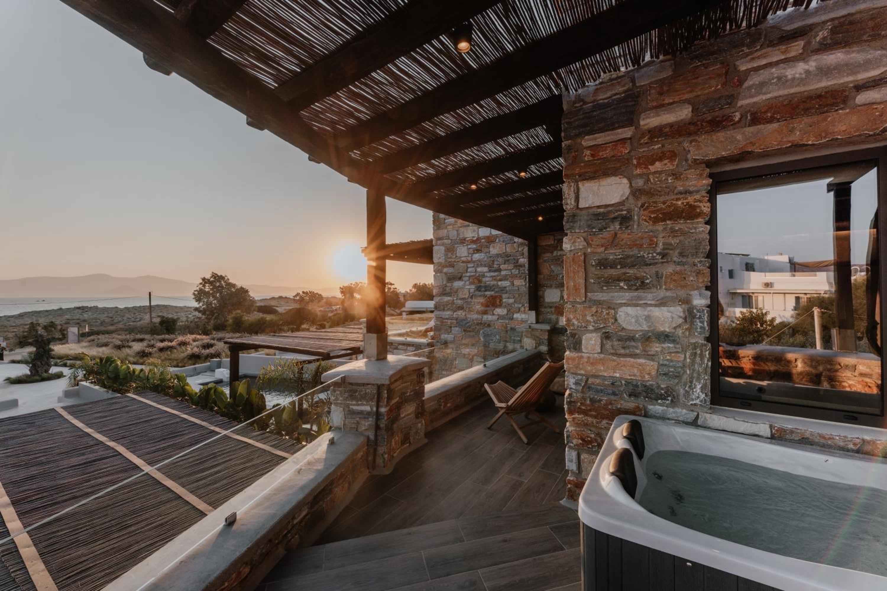  Glorious Villa With Private Pool & Jacuzzi - Photo 36