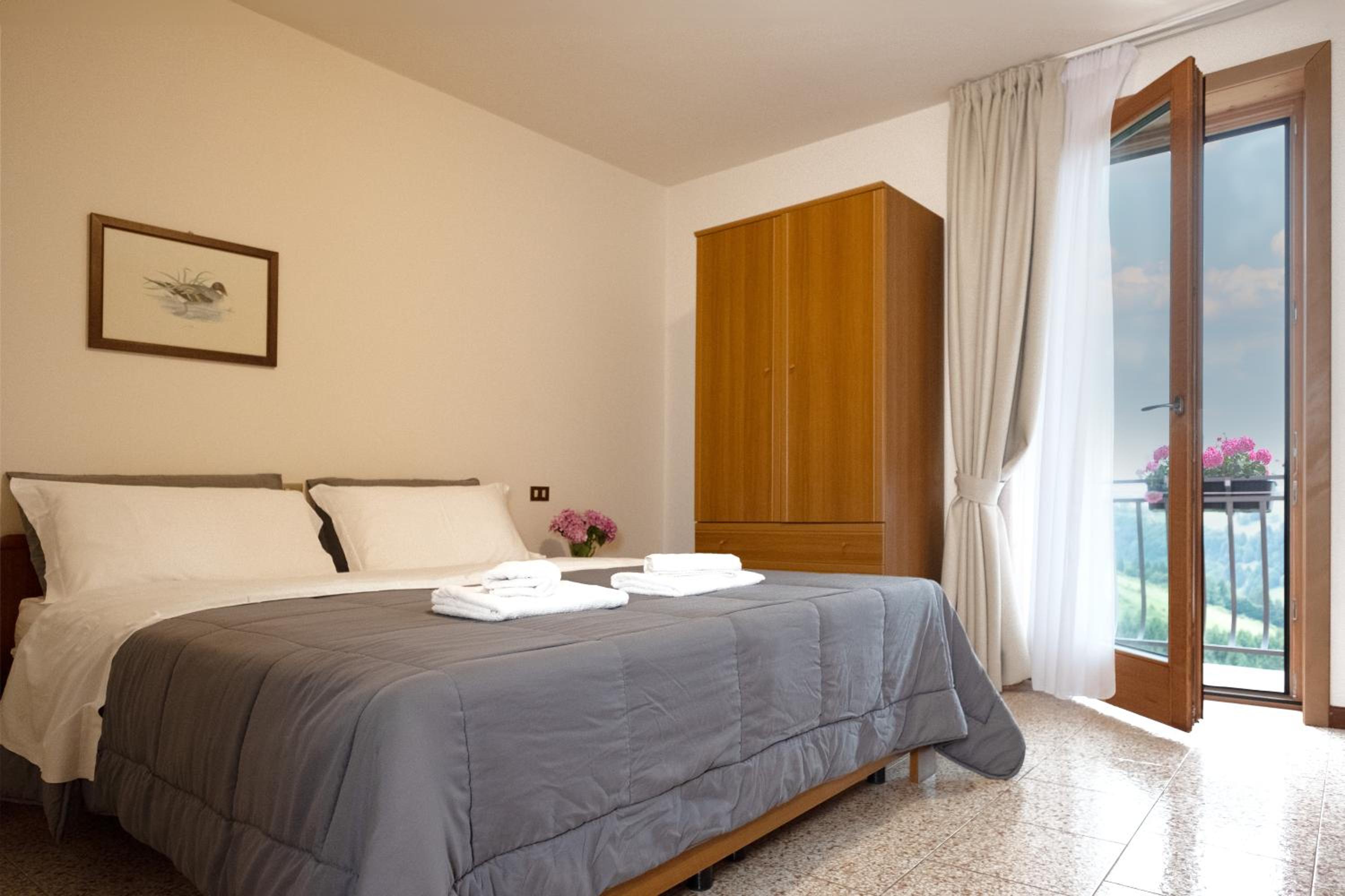 Standard King Room - Photo 5