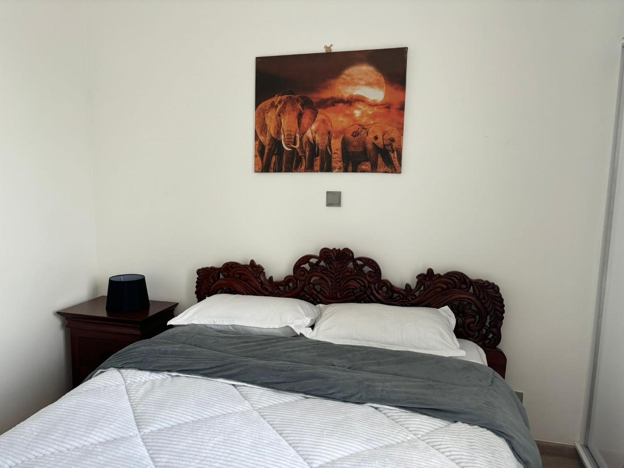 One-Bedroom Apartment photo 1
