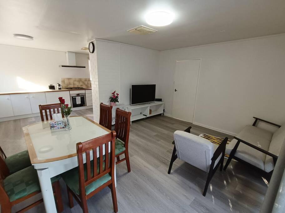 Three-Bedroom House photo 3