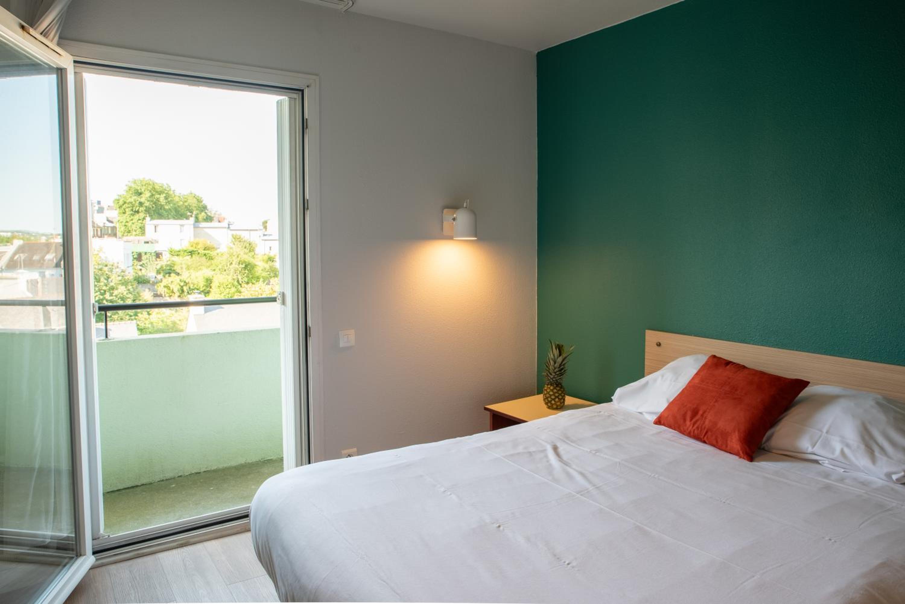 Double Studio with Balcony - Photo 5