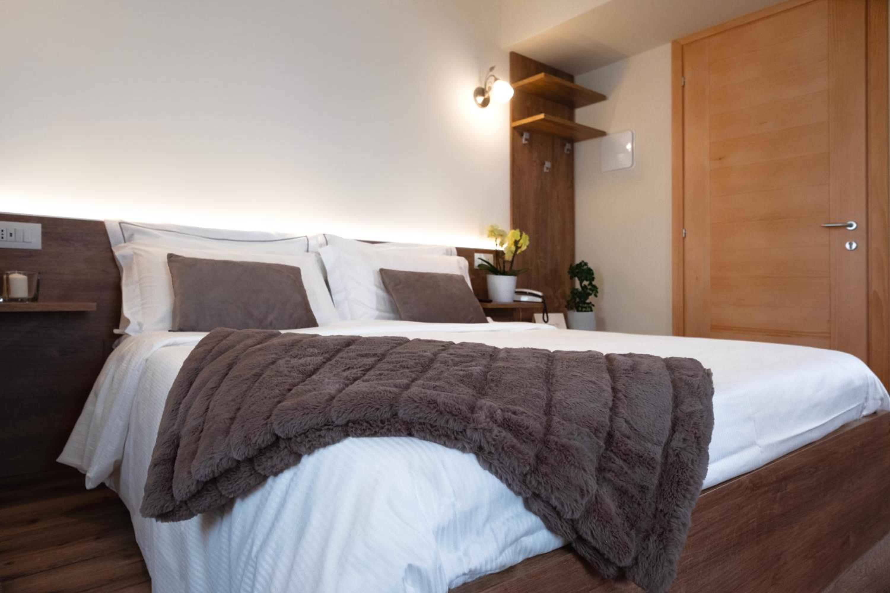 Deluxe King Room photo 1
