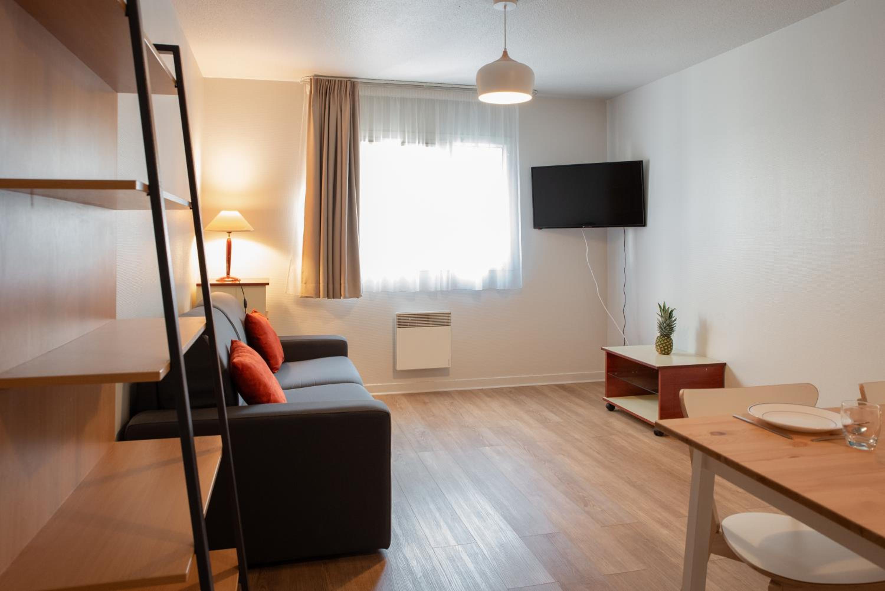 One-Bedroom Apartment - Photo 5