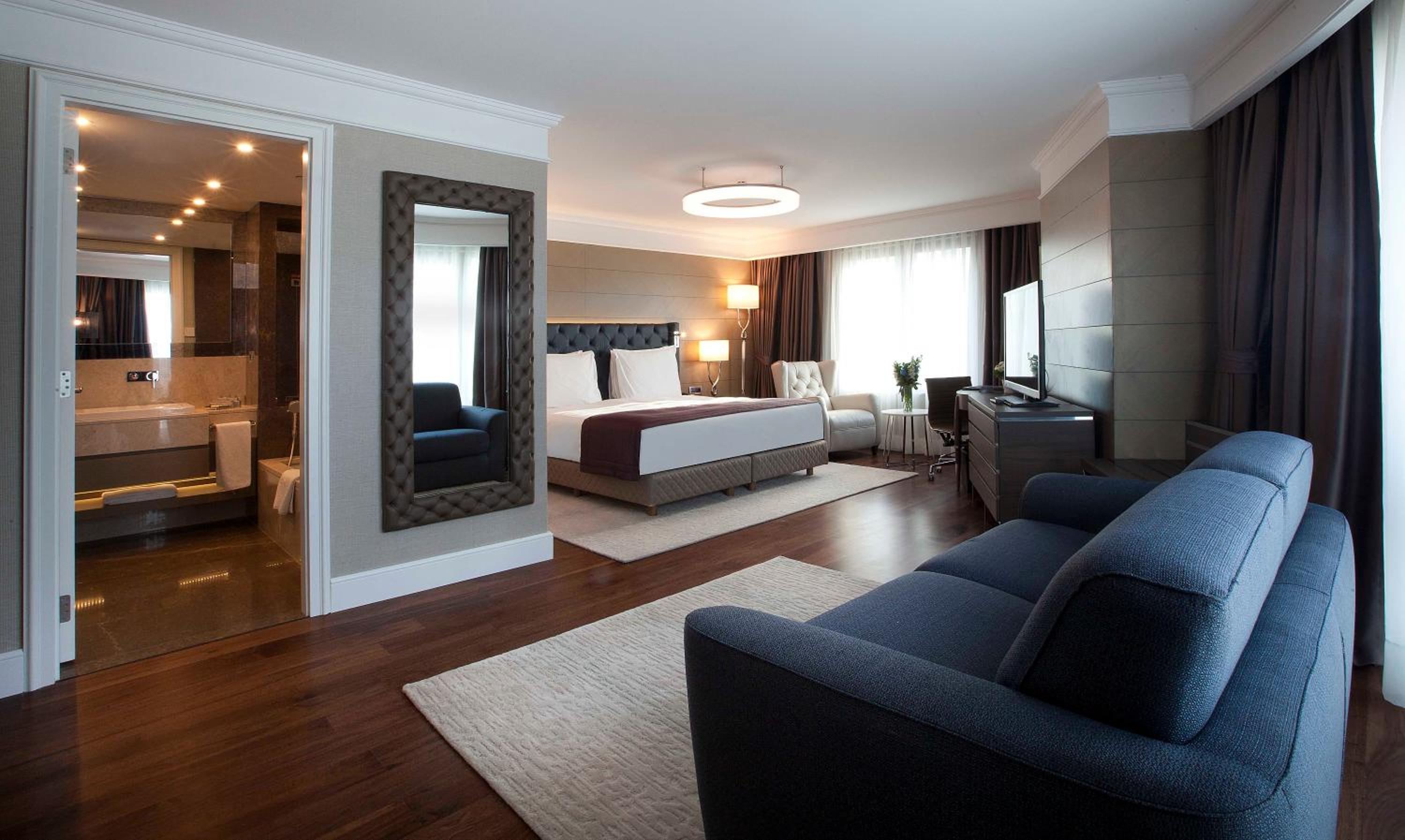 Junior Suite with City View - Lounge Access - Photo 5