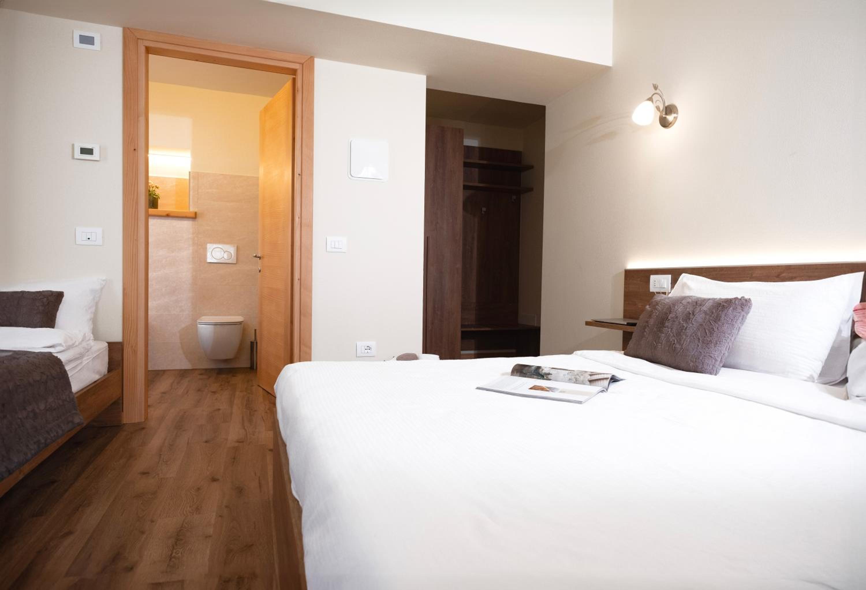 Deluxe Quadruple Room - Photo 13