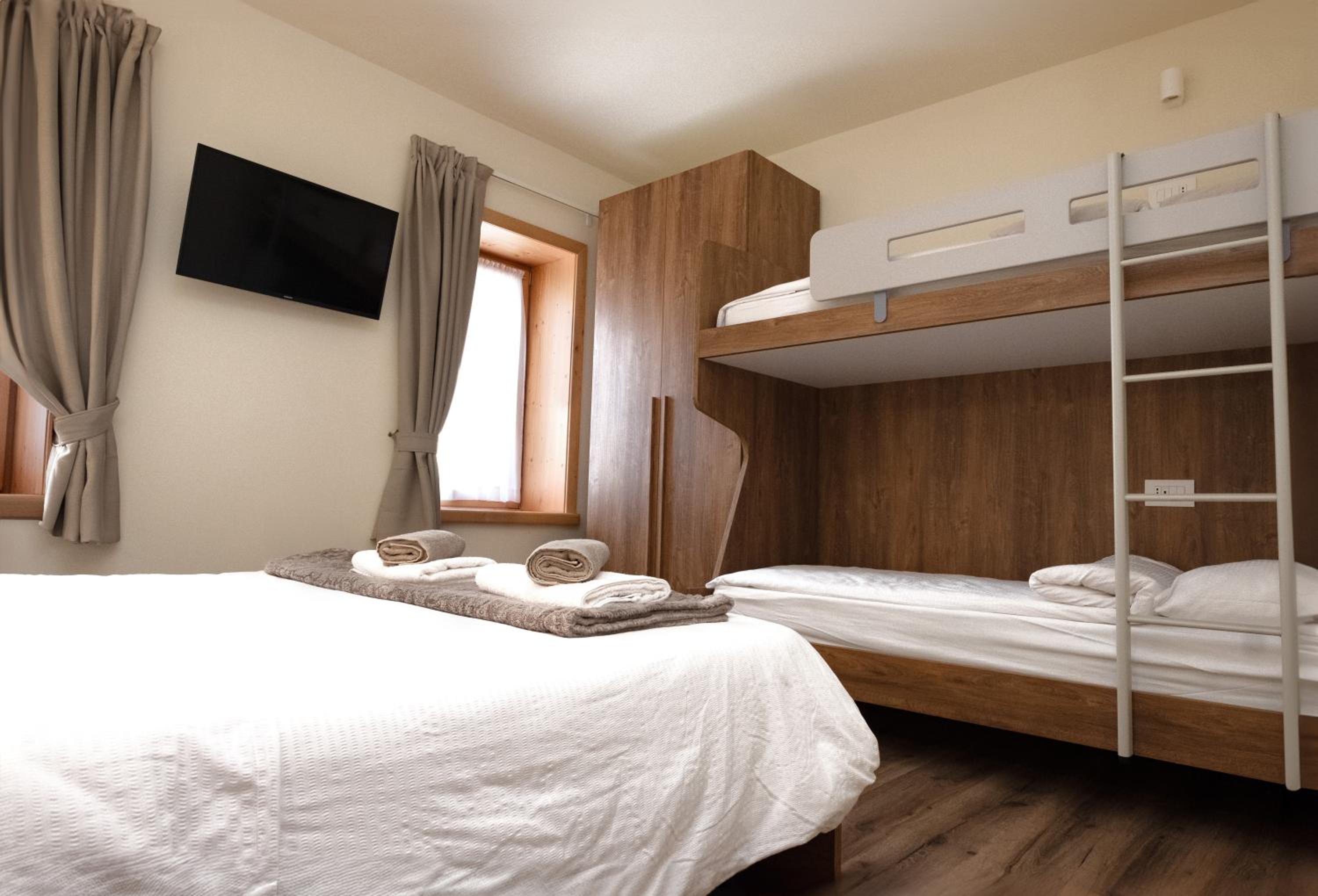 Deluxe Quadruple Room - Photo 5