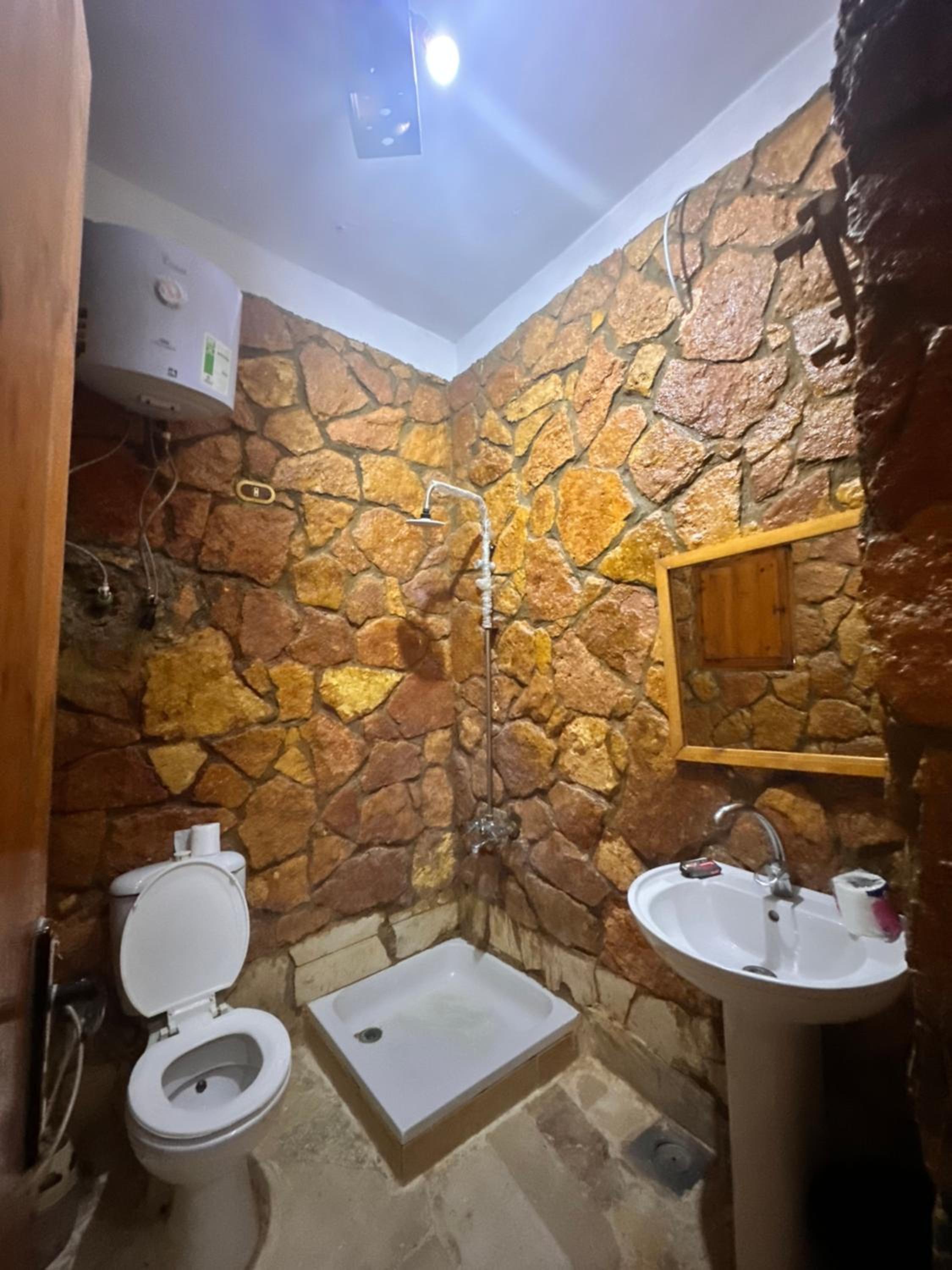 Standard Double or Twin Room - Photo 4