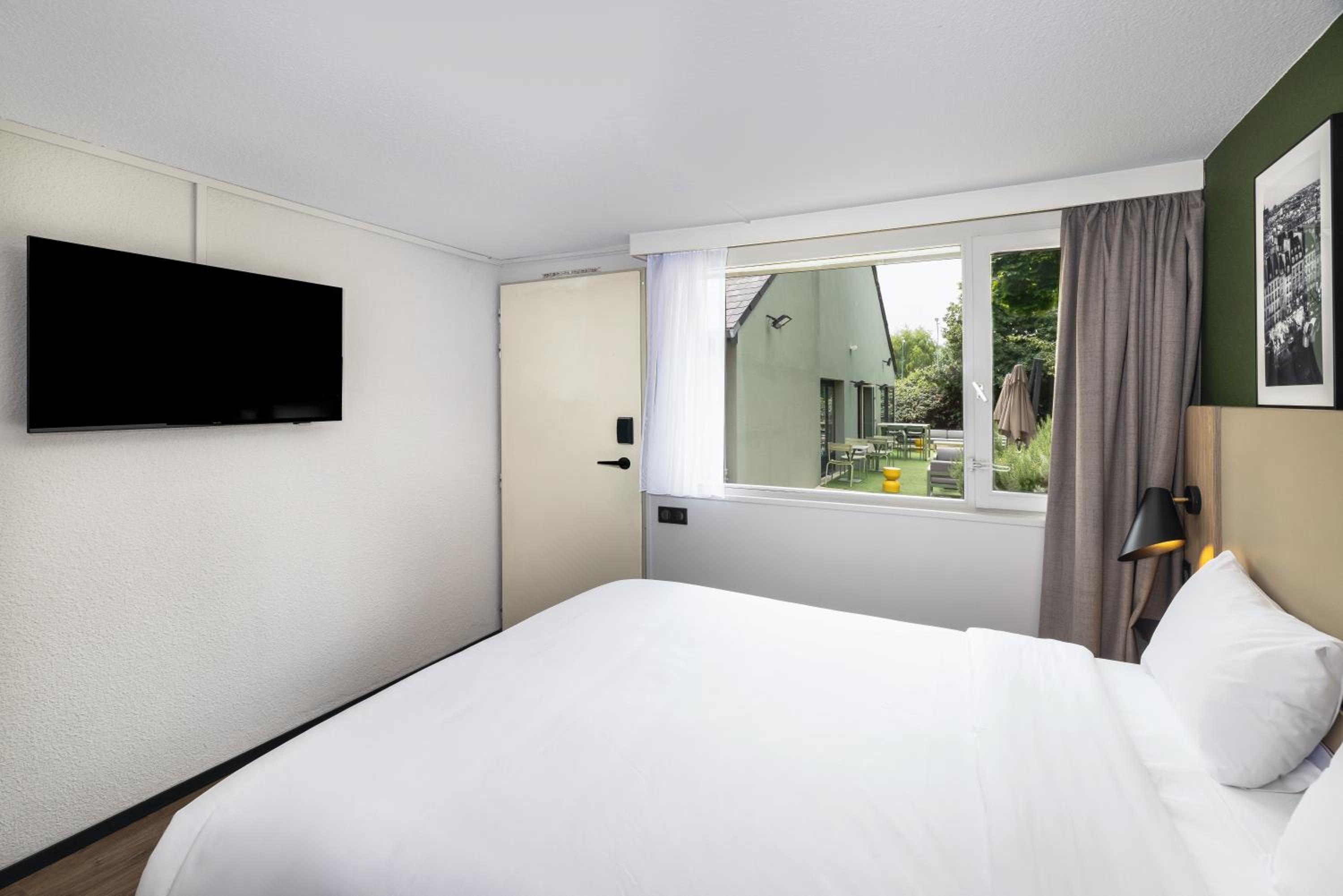 Standard Room - 1 Queen Bed - Photo 1