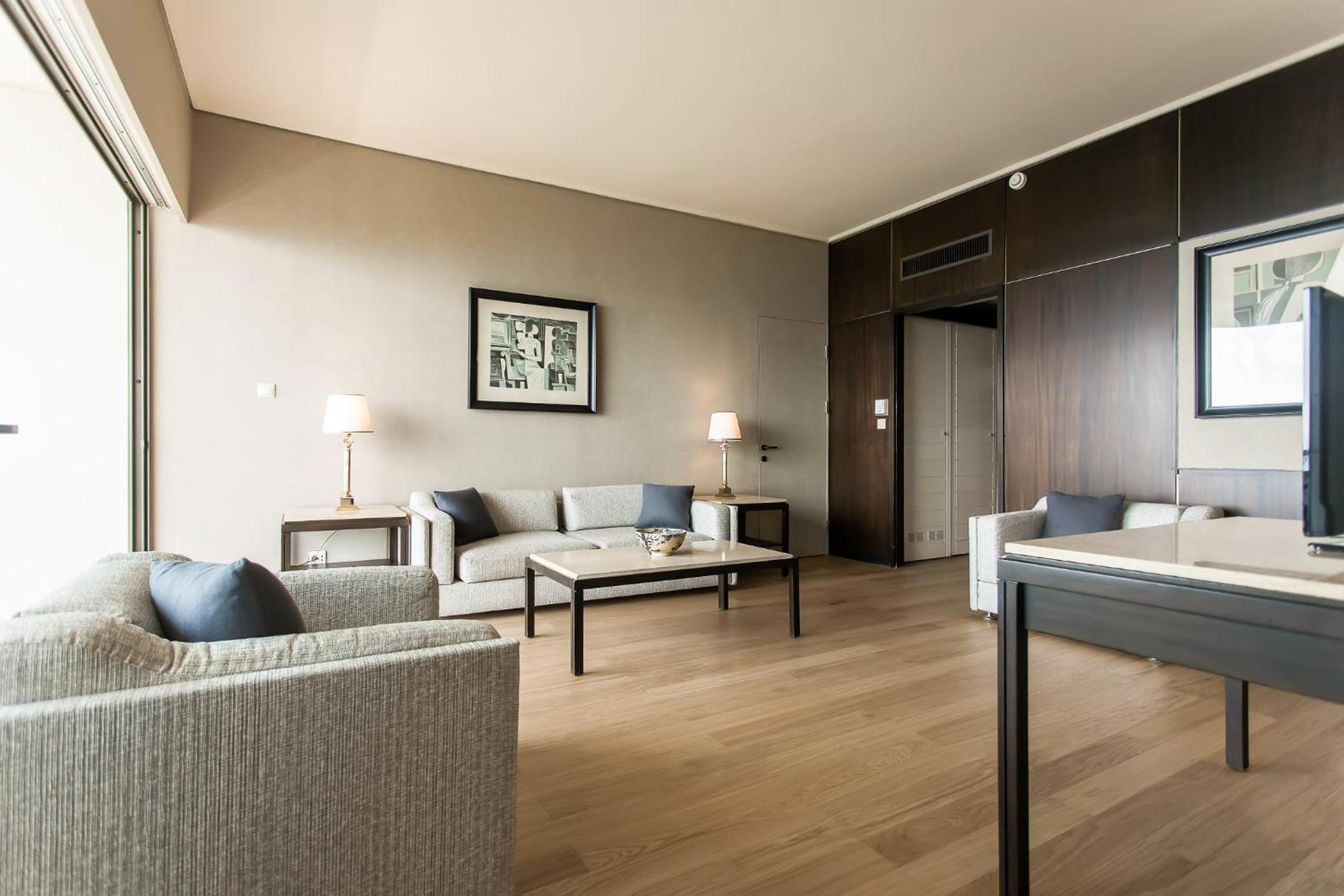 One-Bedroom Suite - Photo 5