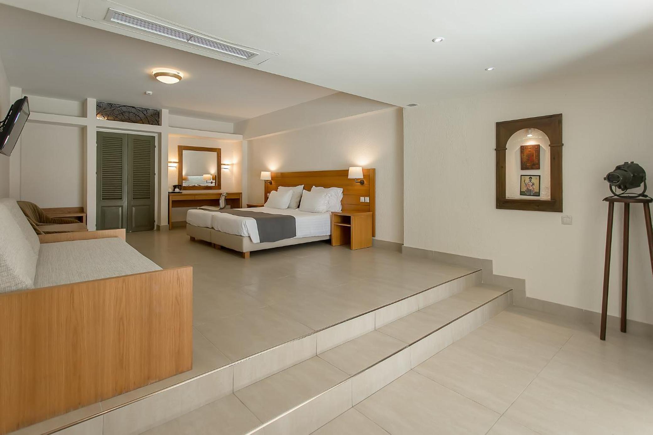 Suite with Shared Pool - Photo 1