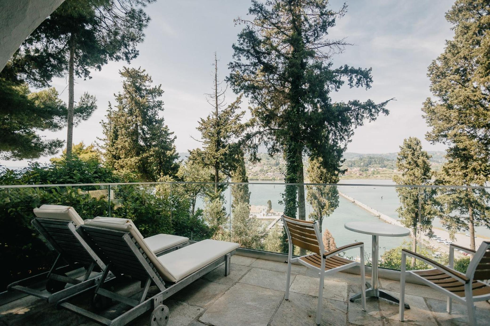 Superior Bungalow with Sea View - Photo 4