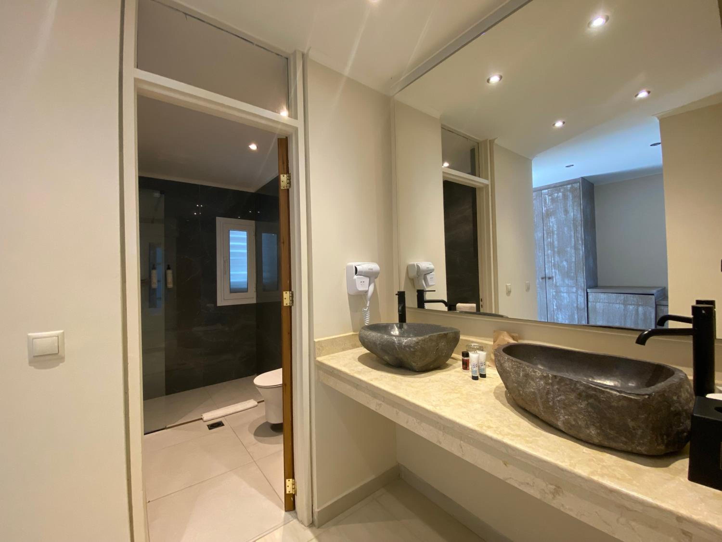 Superior Bungalow with Sea View - Photo 3