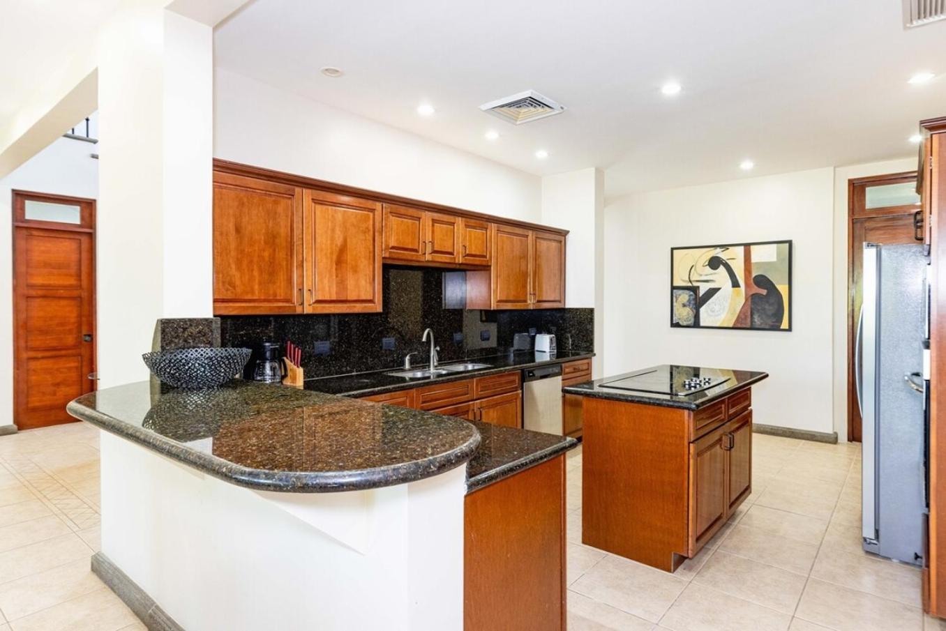 Four-Bedroom House photo 2