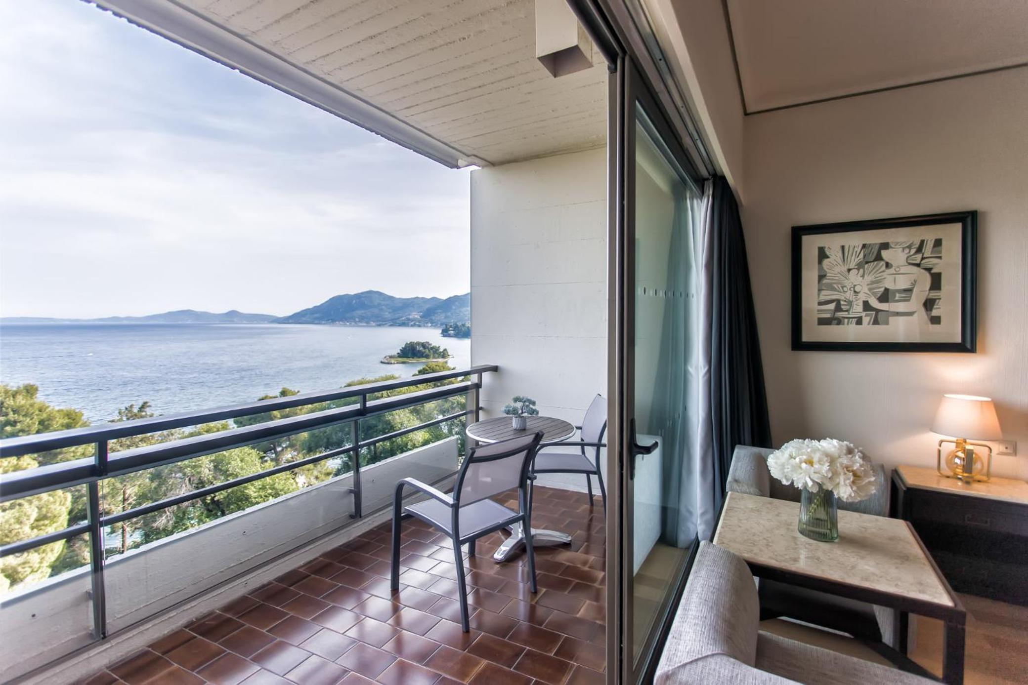Superior Twin Room with Sea View - Photo 5