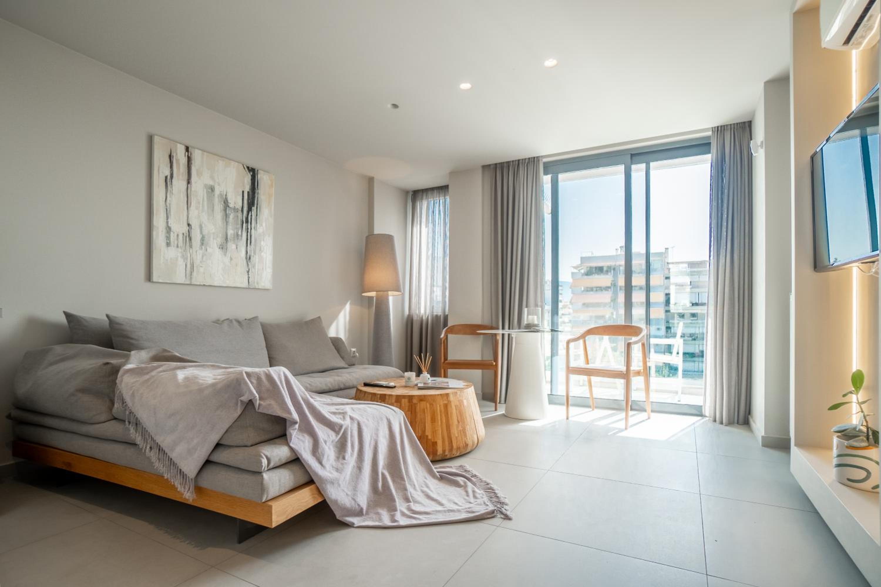 Deluxe One-Bedroom Apartment
