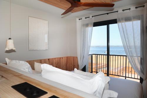 Suite with Hot Tub photo 2