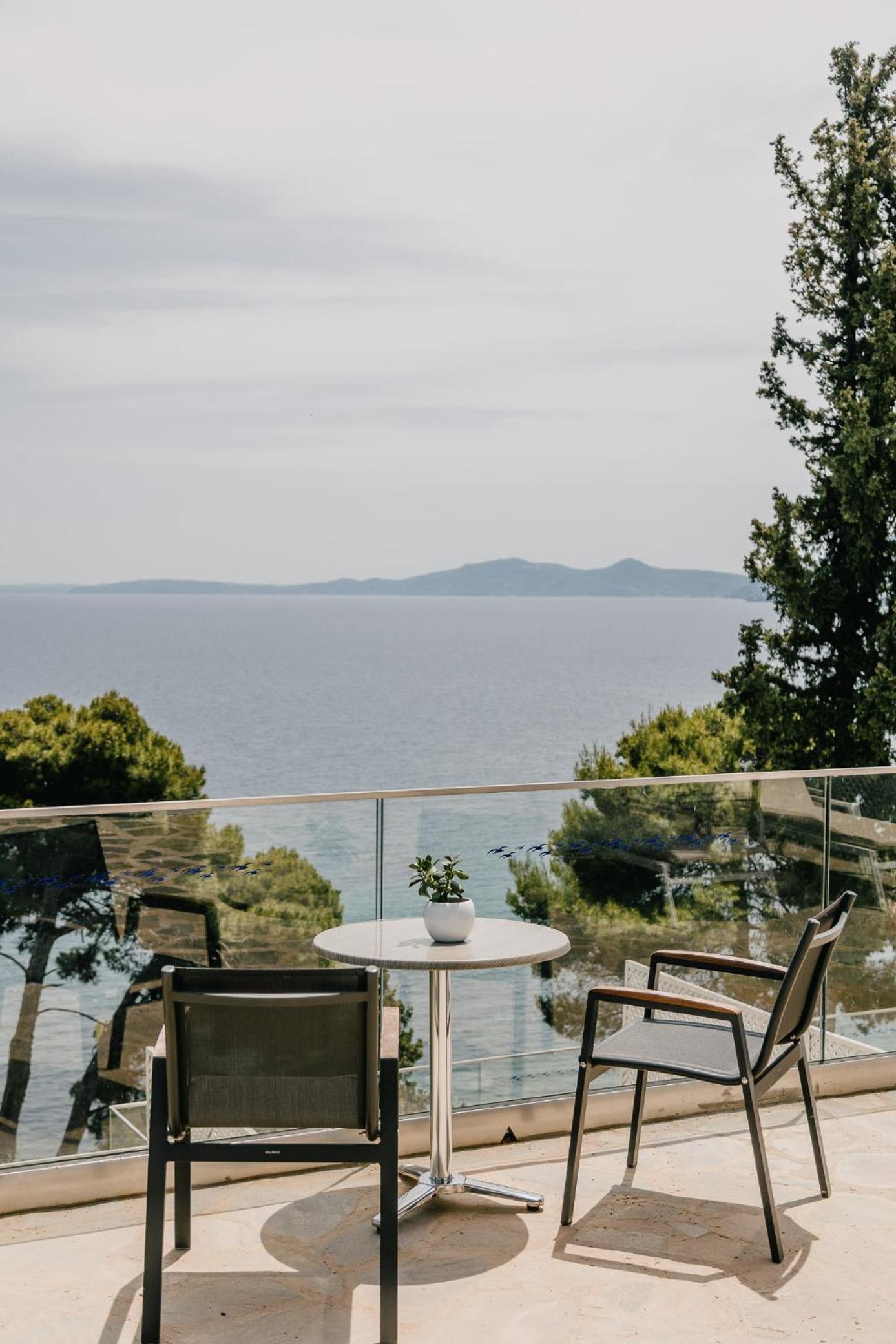 Superior Bungalow Sea View with Private Pool - Photo 7
