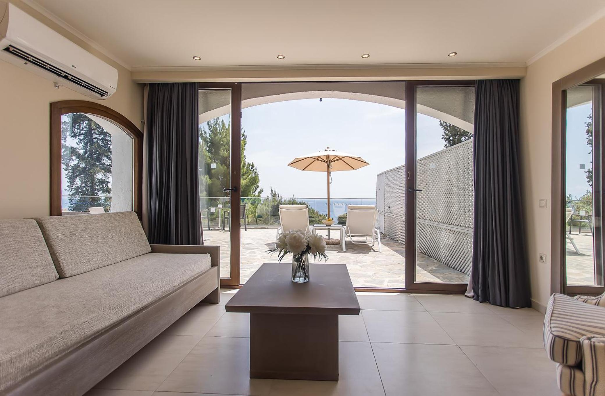 Superior Bungalow Sea View with Private Pool - Photo 3