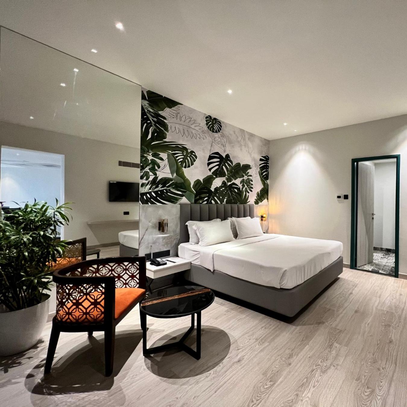 Deluxe King Room photo 2