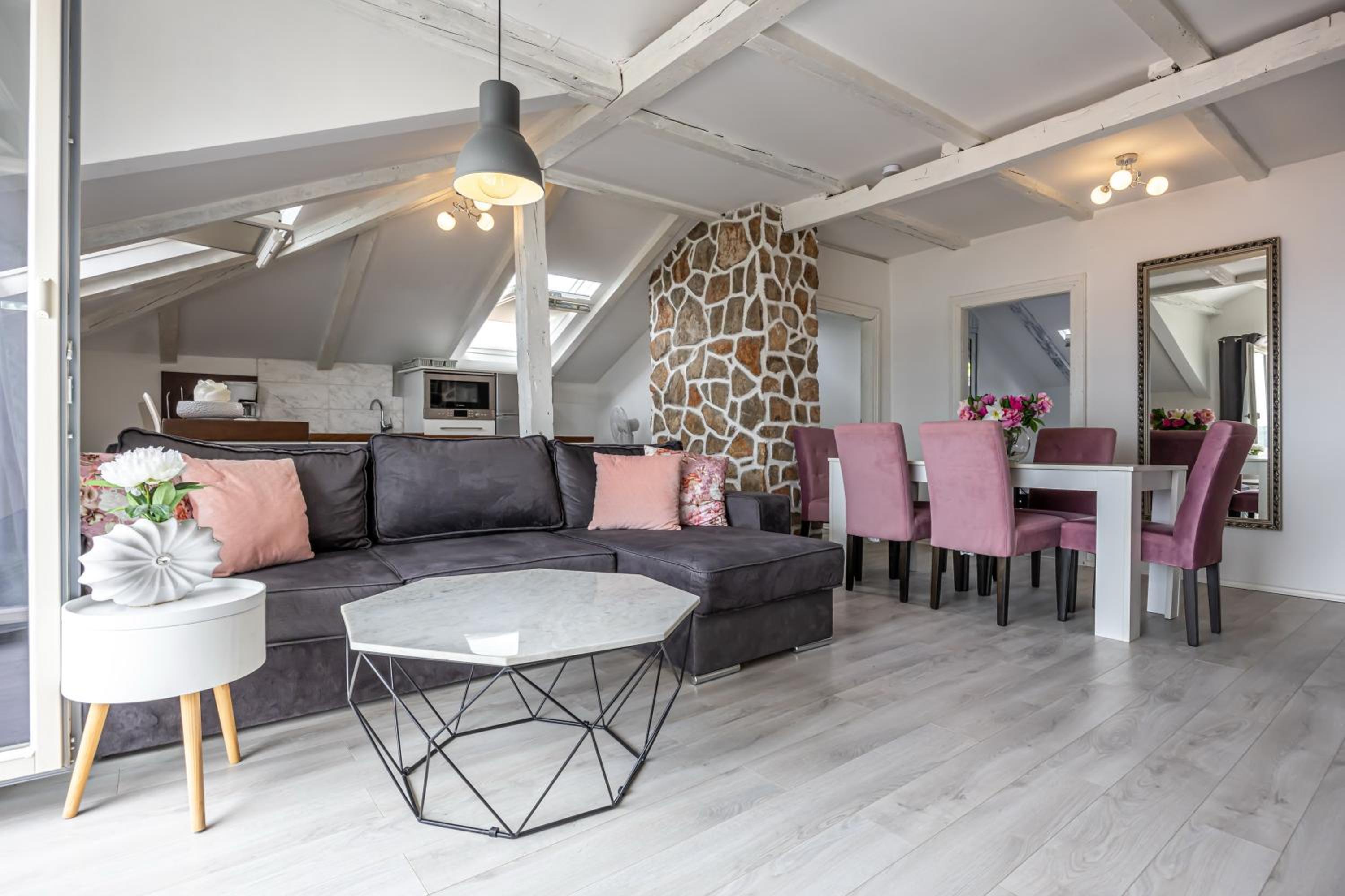 Penthouse Apartment with Sea View and Balcony