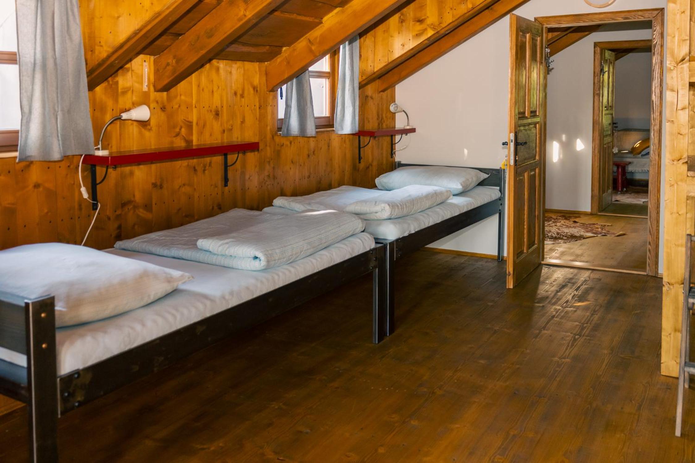 Two-Bedroom Apartment with Mountain View photo 3