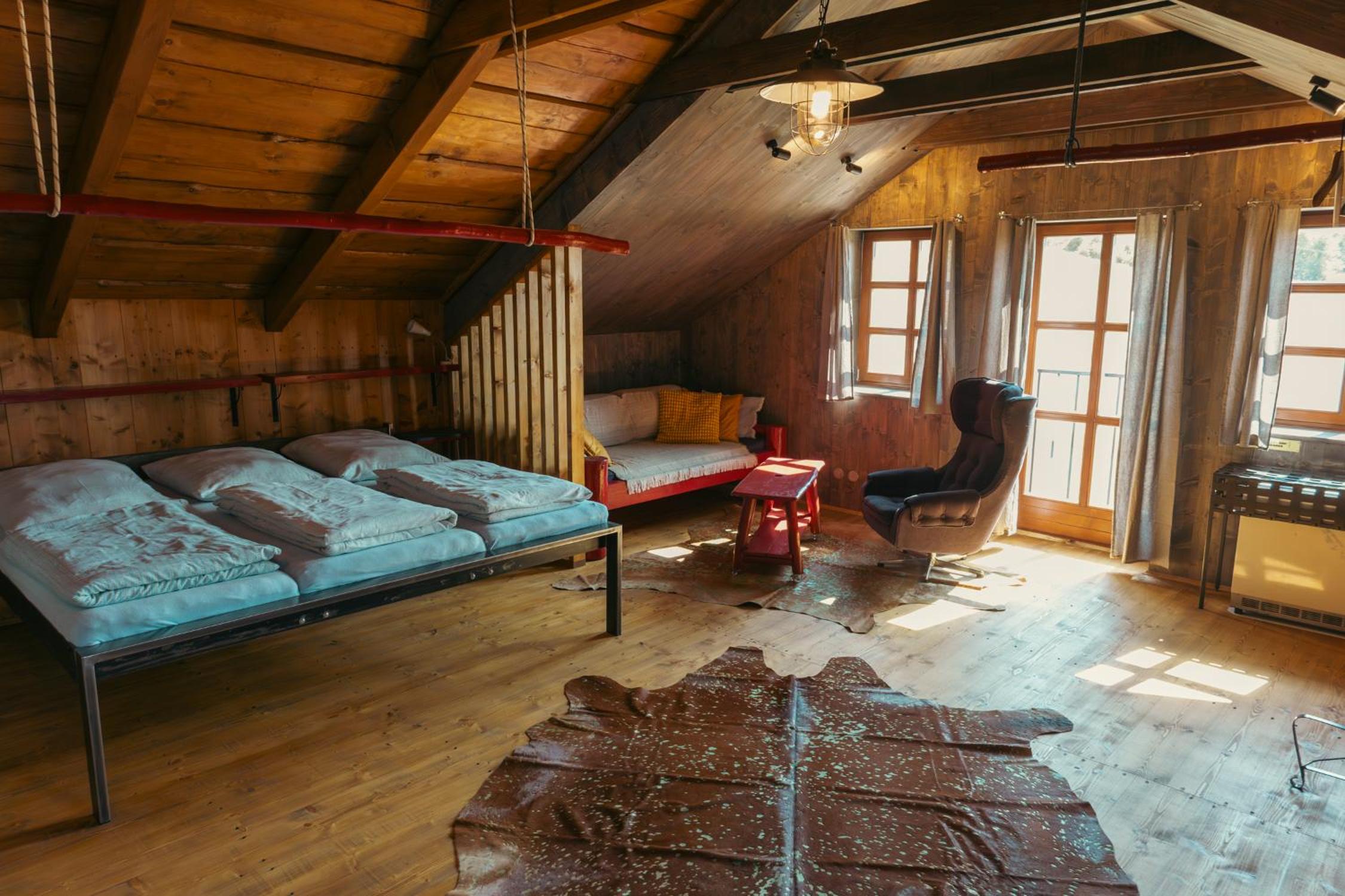 Two-Bedroom Apartment with Mountain View photo 1