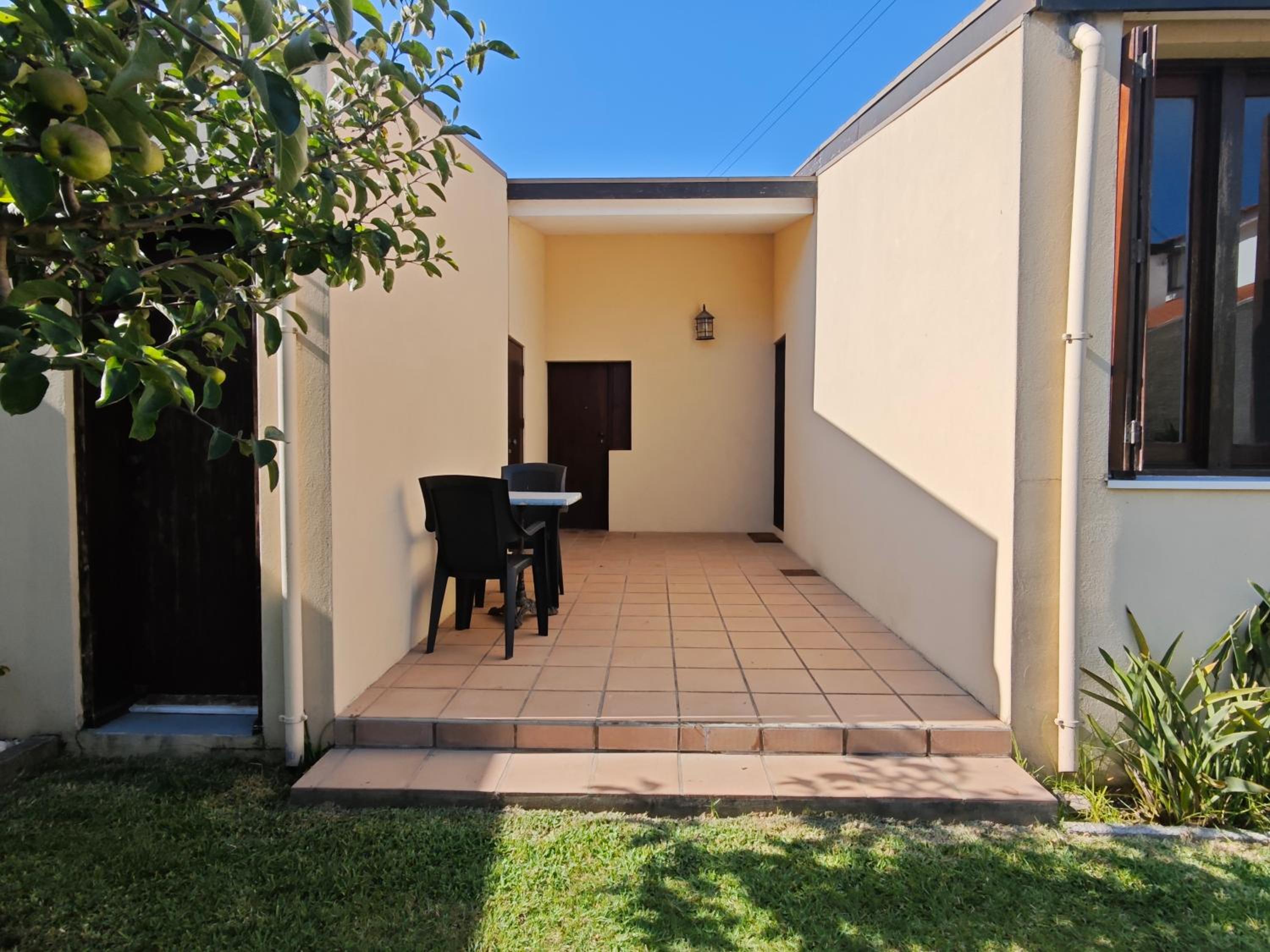Four-Bedroom House photo 2