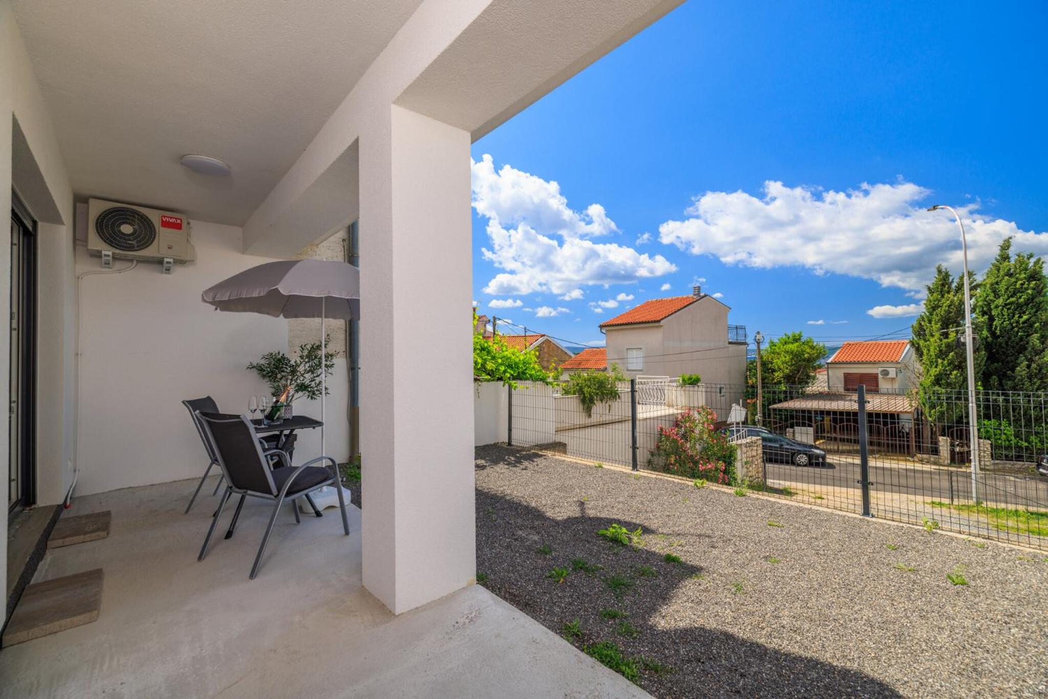 One-Bedroom Apartment with Sea View and Terrace photo 3