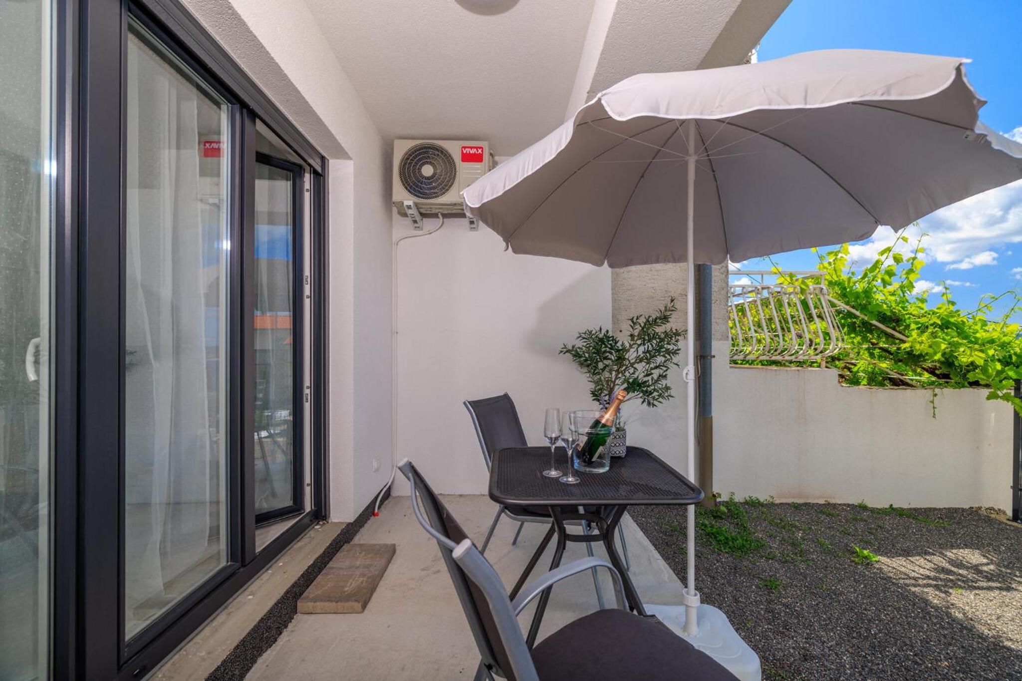 One-Bedroom Apartment with Sea View and Terrace photo 2