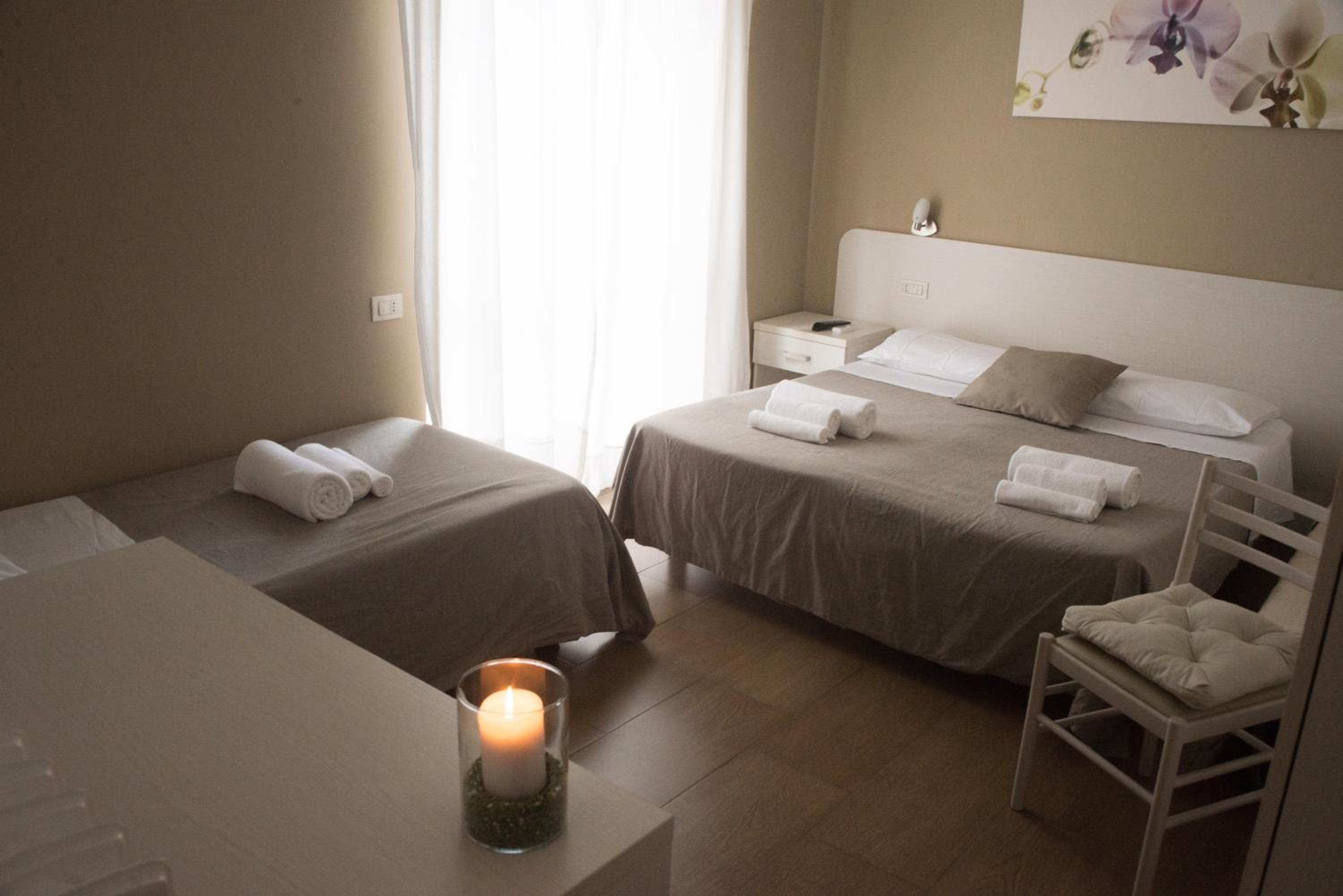 Superior King Room with Balcony photo 3