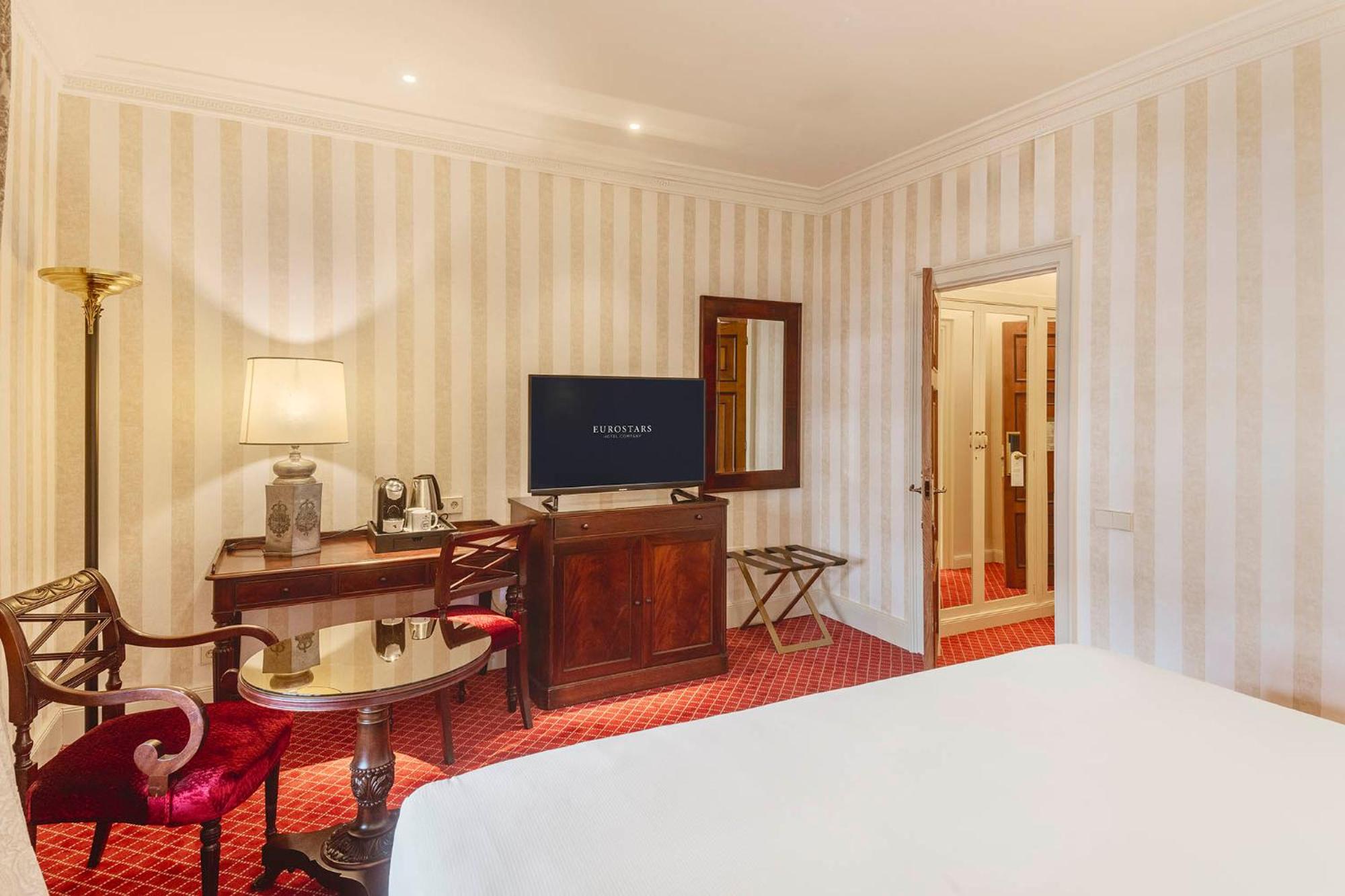 Deluxe Double or Twin Room - Photo 4