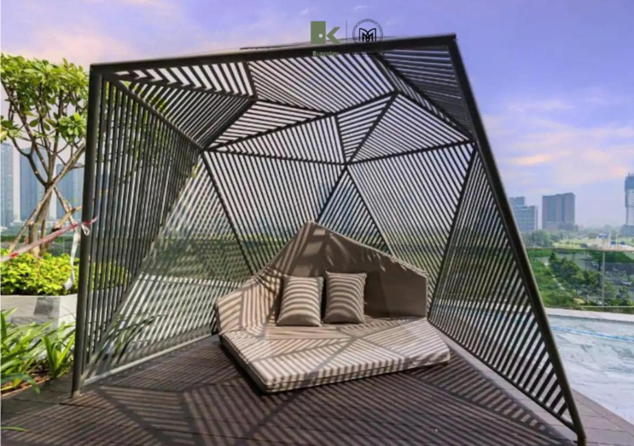 Three-Bedroom Premium Apartment with Balcony - Photo 10