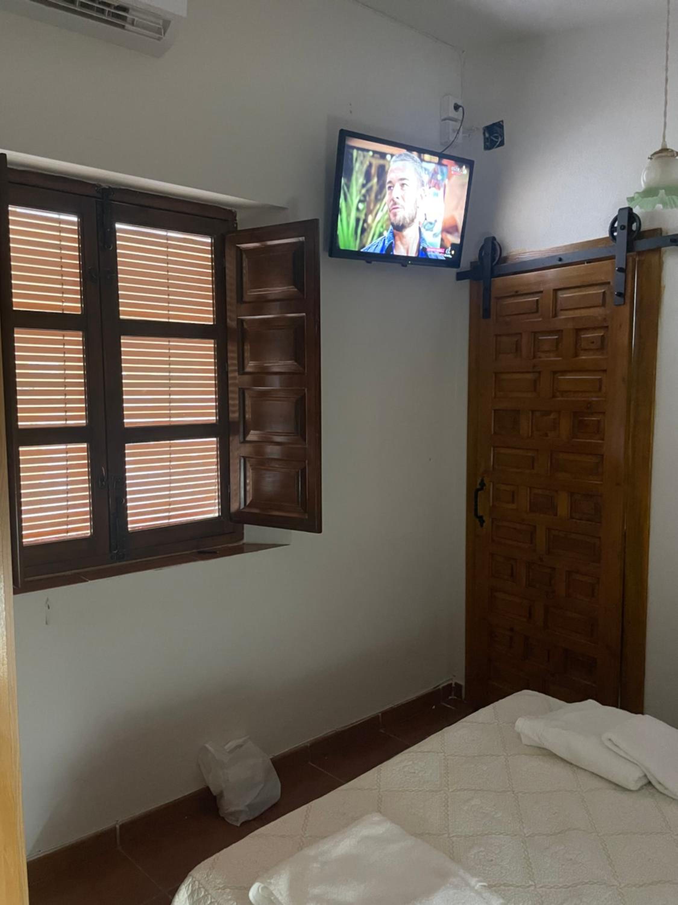 Double Room - Photo 7
