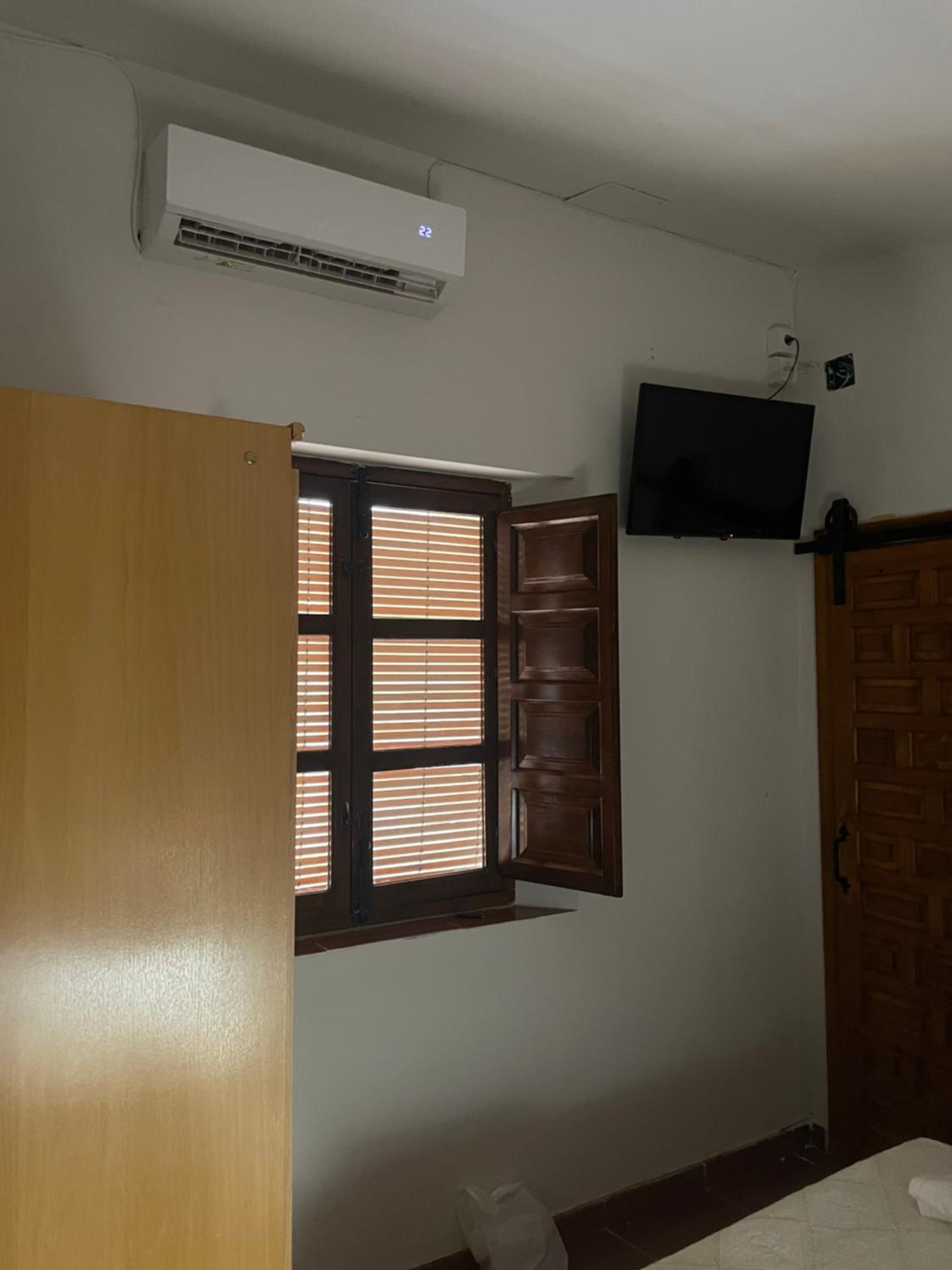 Double Room - Photo 6