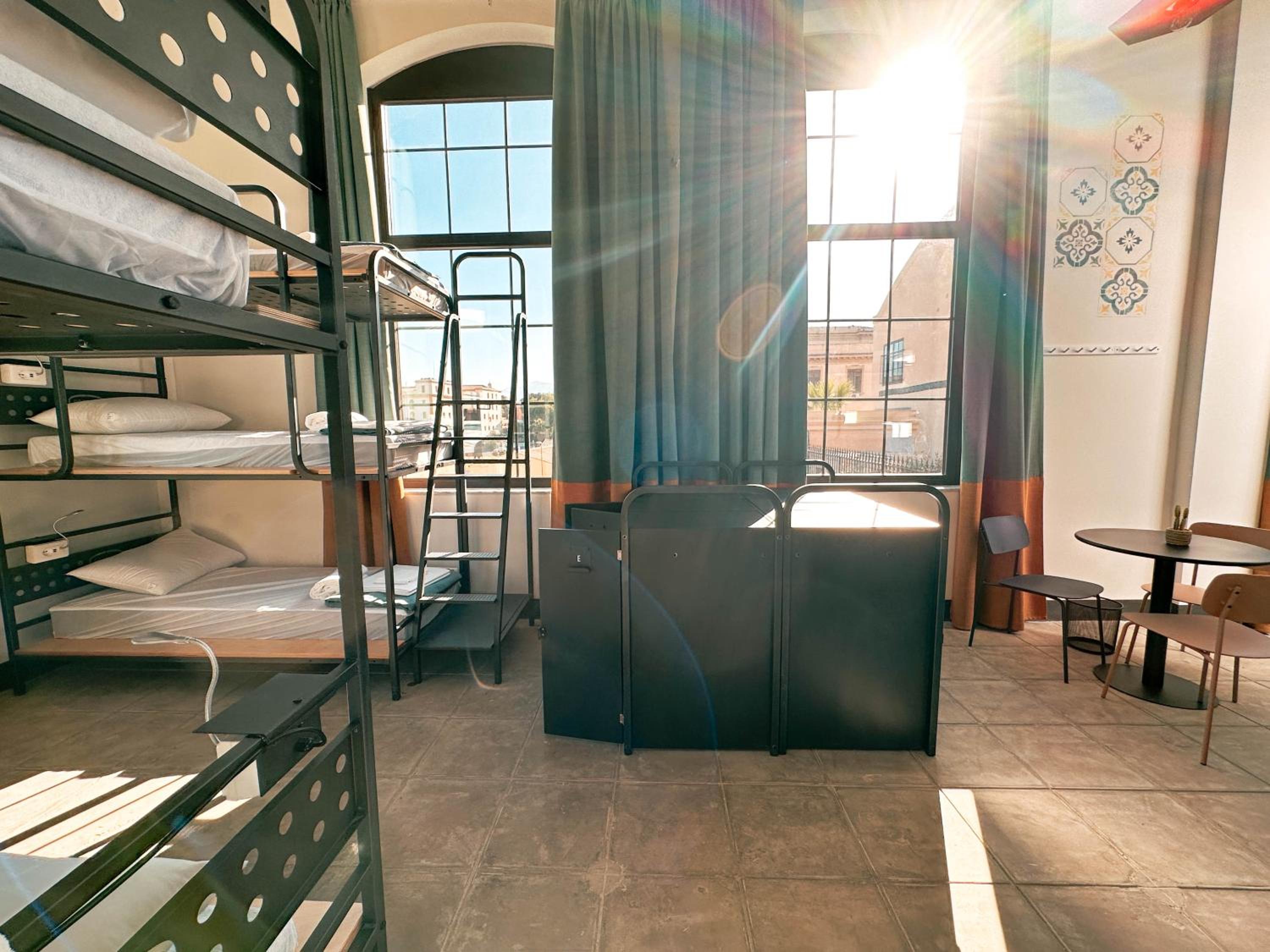7 Bed Mixed Dorm photo 2