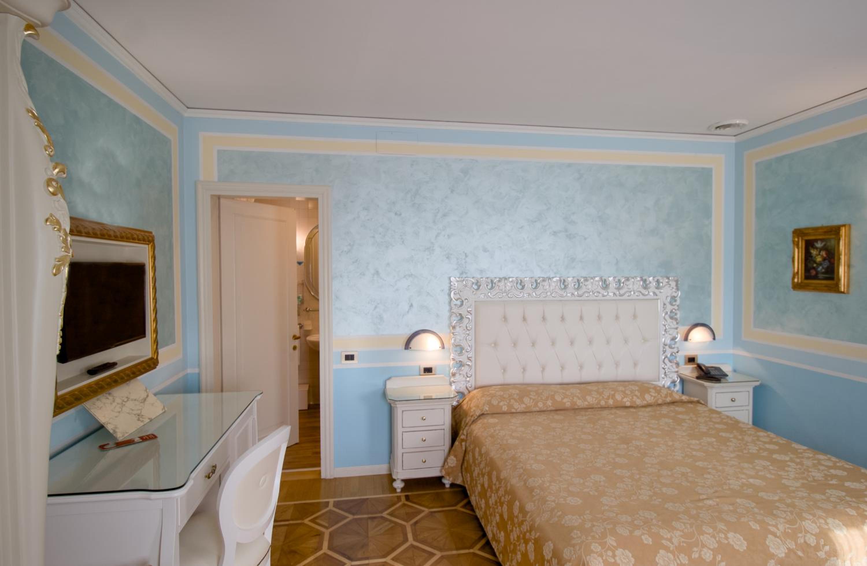 Superior Double or Twin Room photo 2